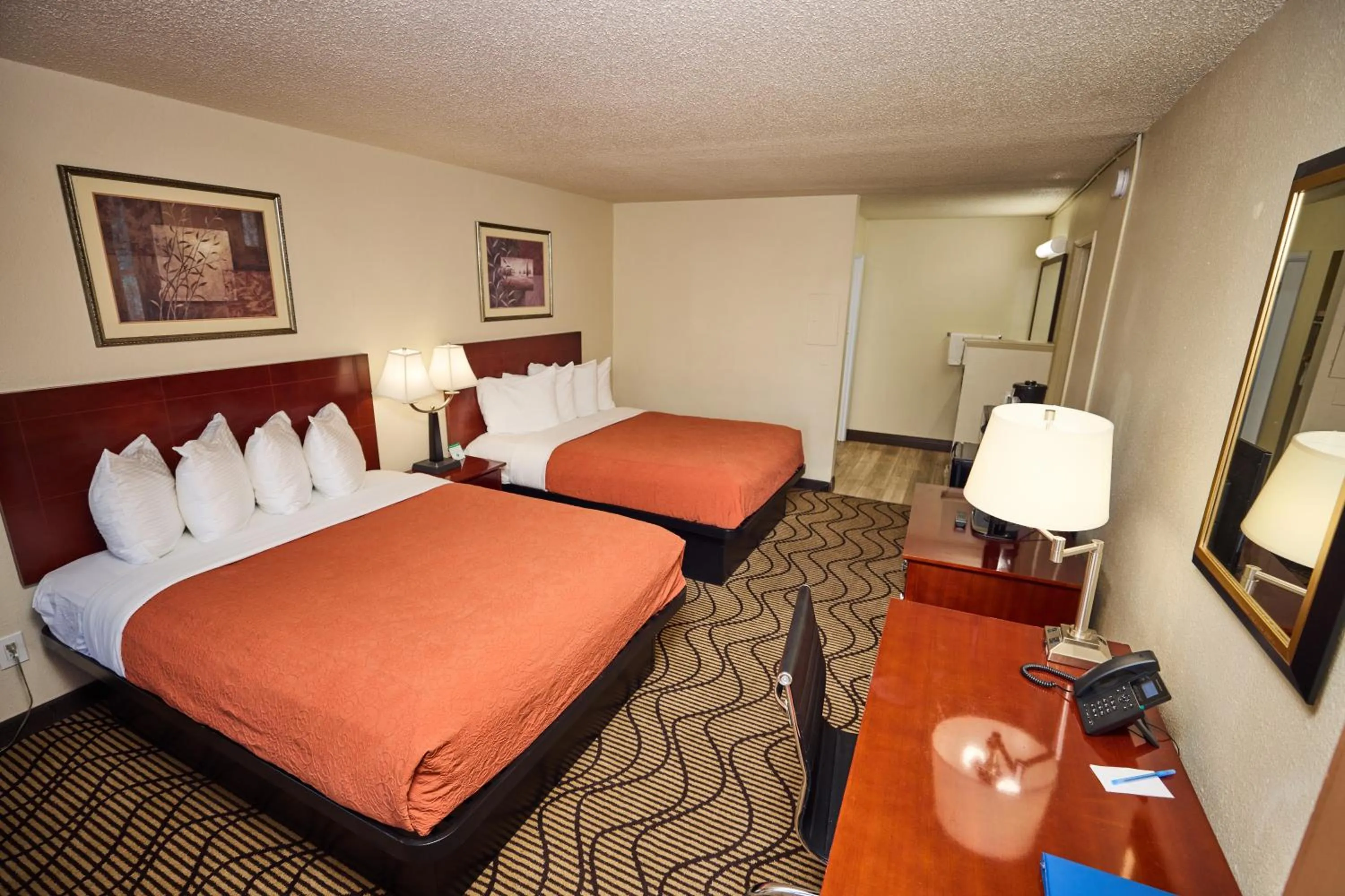 Bed in Cimarron Inn Klamath Falls