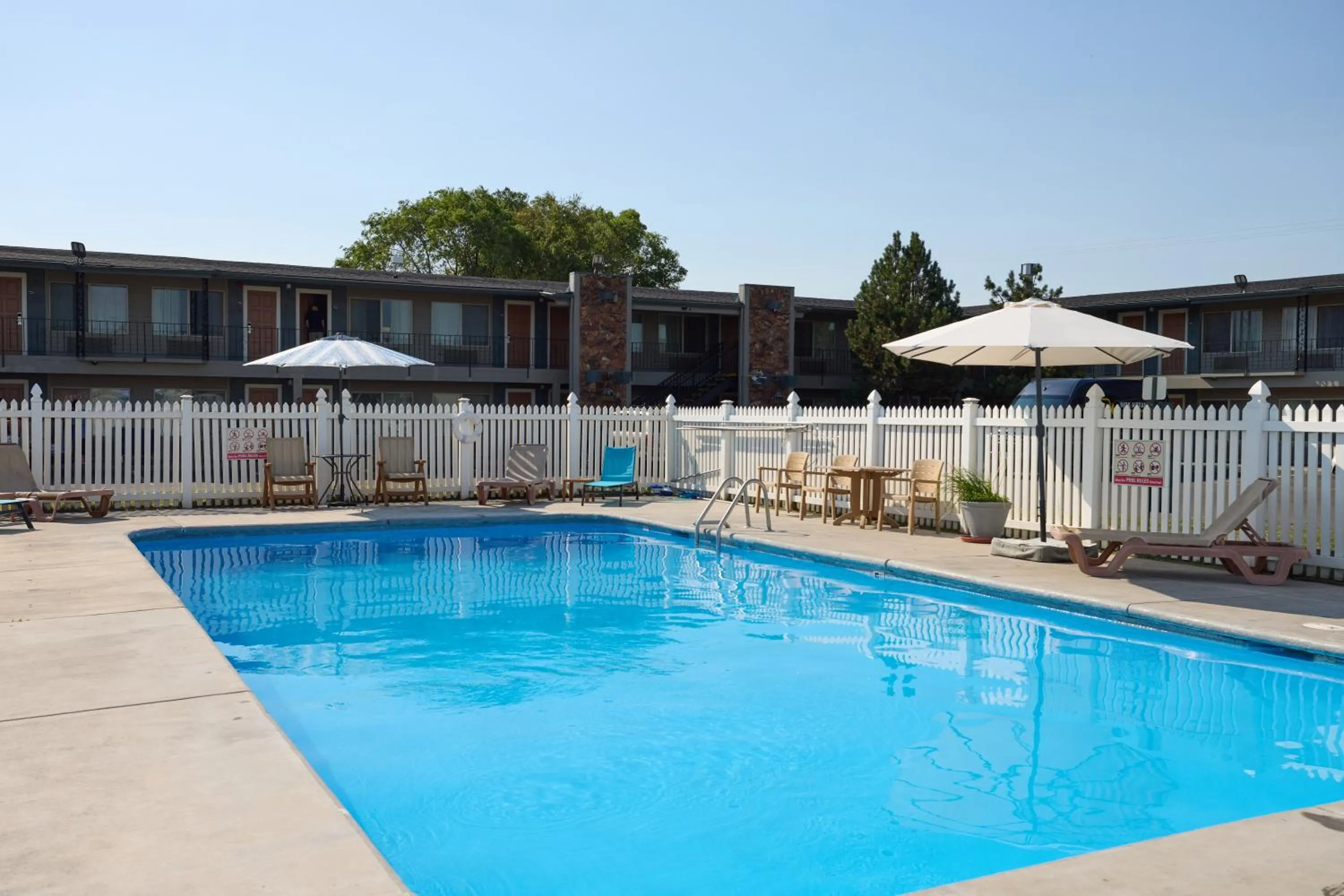 Property building in Cimarron Inn Klamath Falls