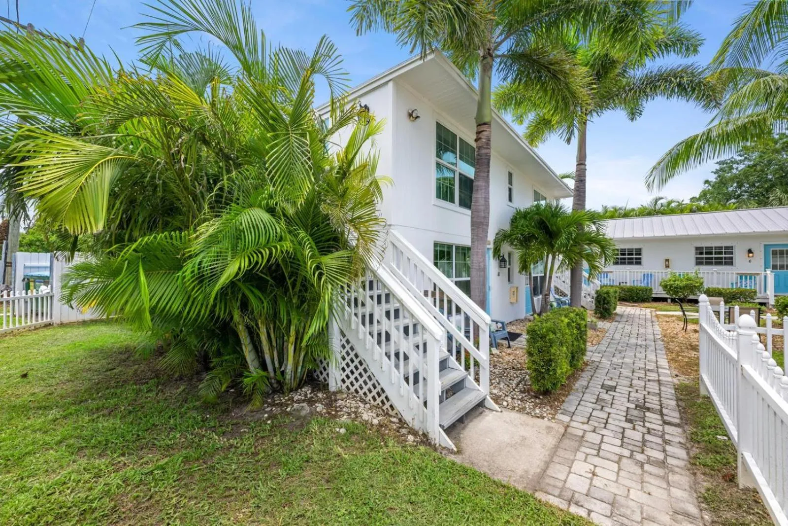 Property building in Seahorse Beach Bungalows