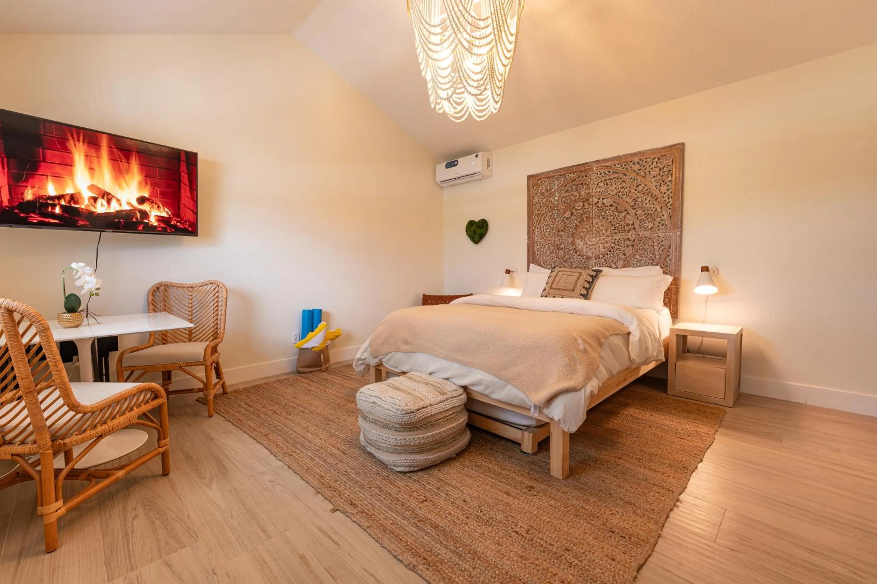 Photo of the whole room, Bed in Seahorse Beach Bungalows