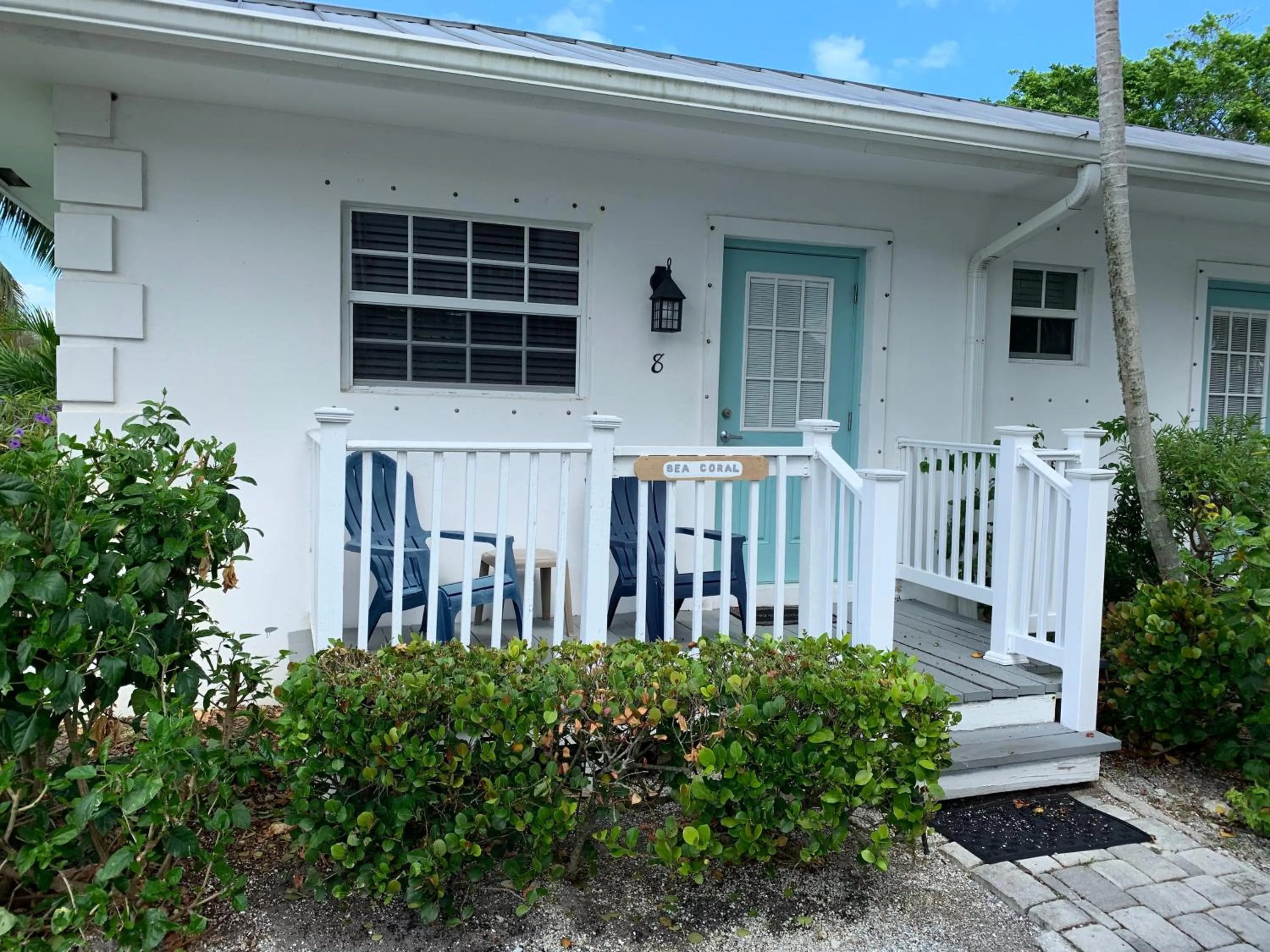 Facade/entrance in Seahorse Beach Bungalows