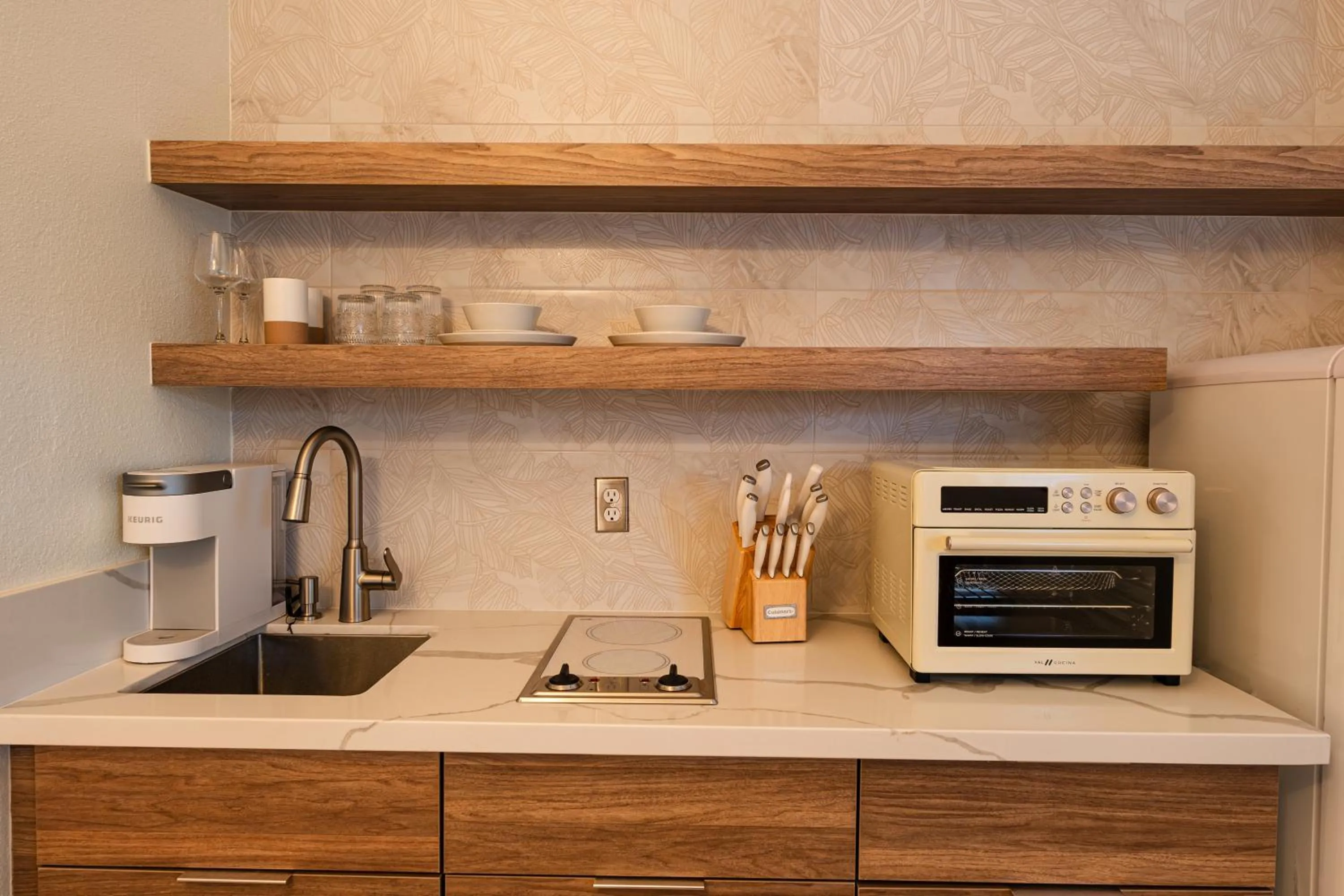 Kitchen or kitchenette in Seahorse Beach Bungalows