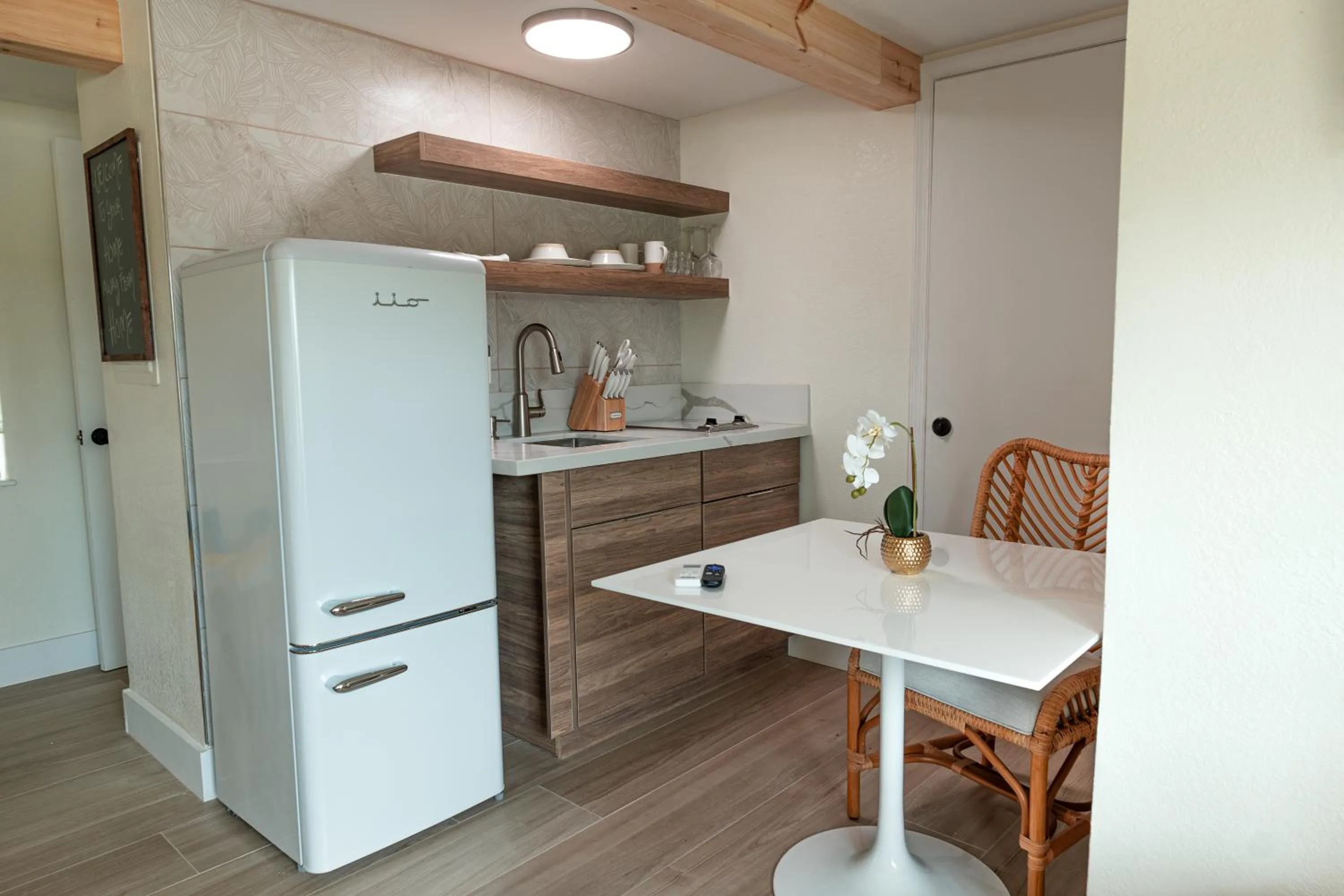 Kitchen or kitchenette in Seahorse Beach Bungalows
