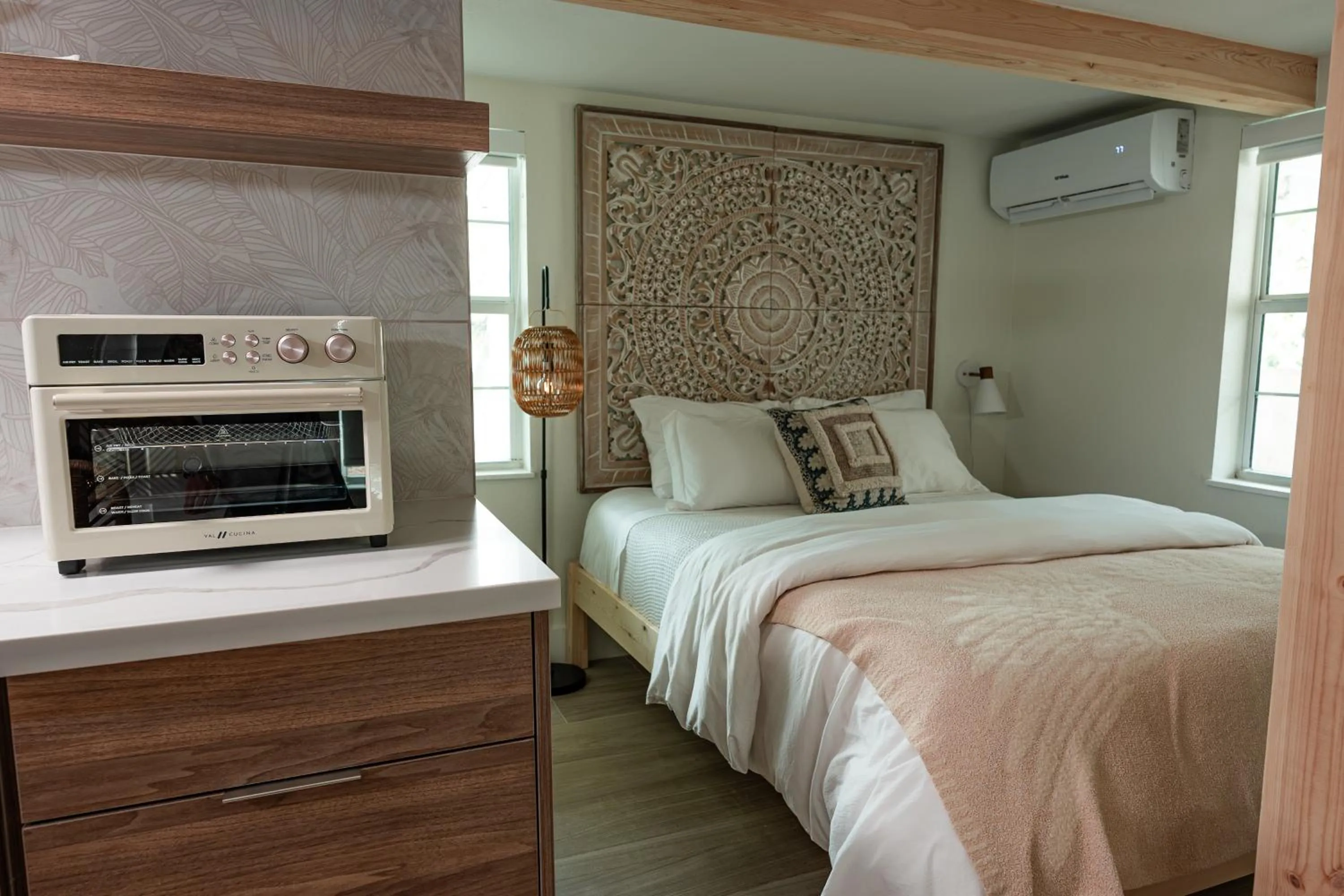 Kitchen or kitchenette, Bed in Seahorse Beach Bungalows