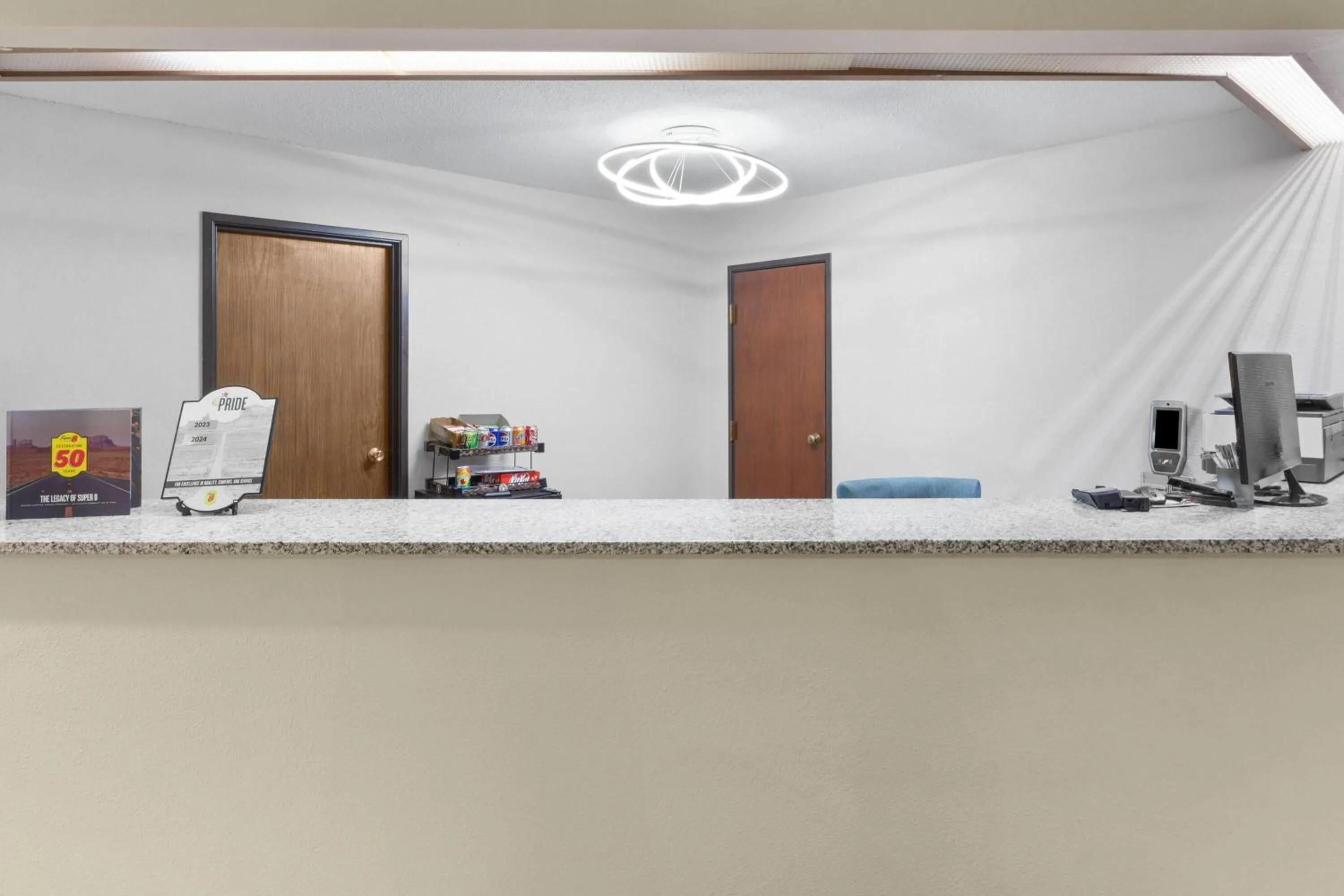 Lobby or reception in Super 8 by Wyndham Rock Port MO