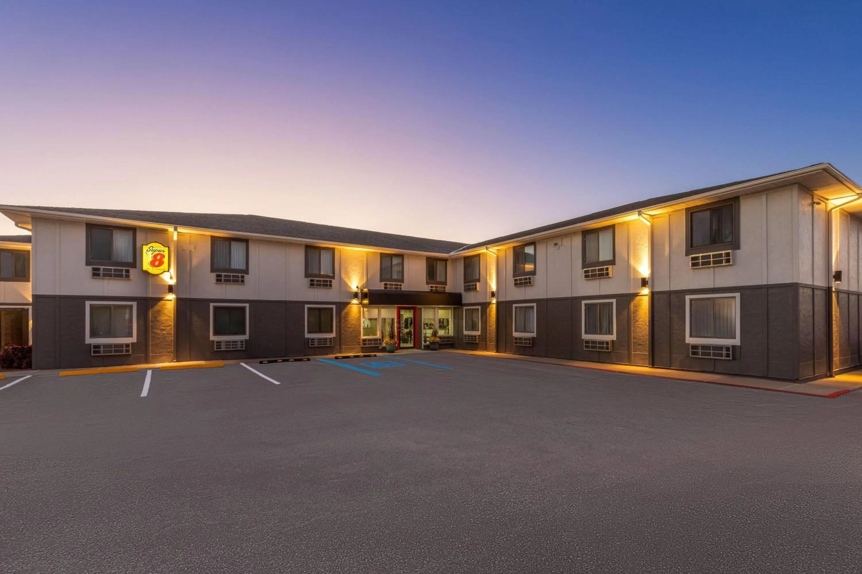 Property building in Super 8 by Wyndham Rock Port MO