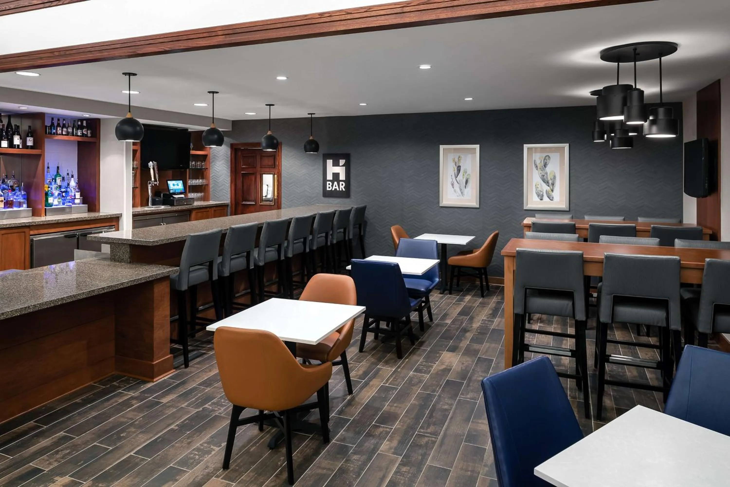 Lounge or bar in Hyatt House Scottsdale Old Town