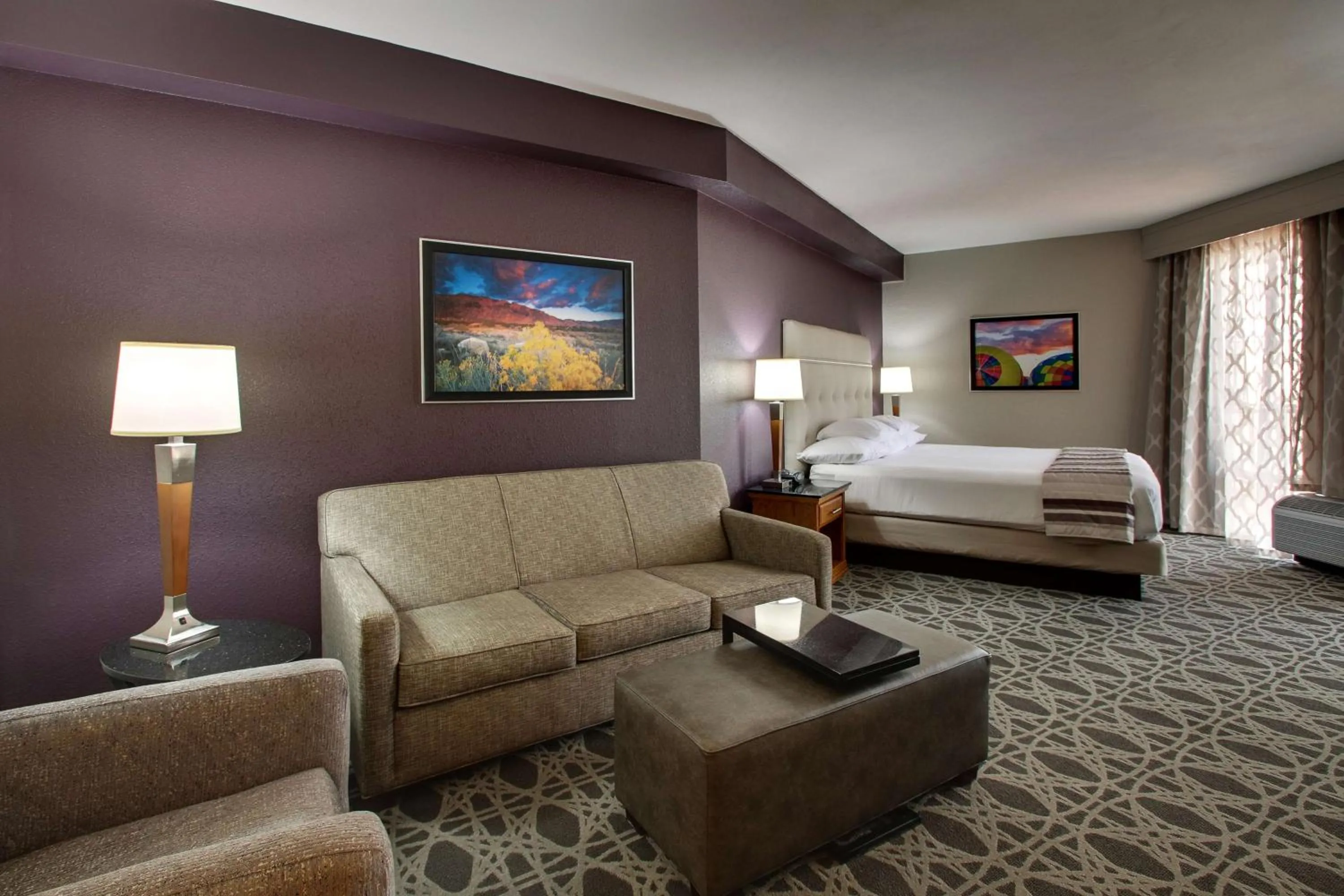 Photo of the whole room, Bed in Drury Inn & Suites Albuquerque North