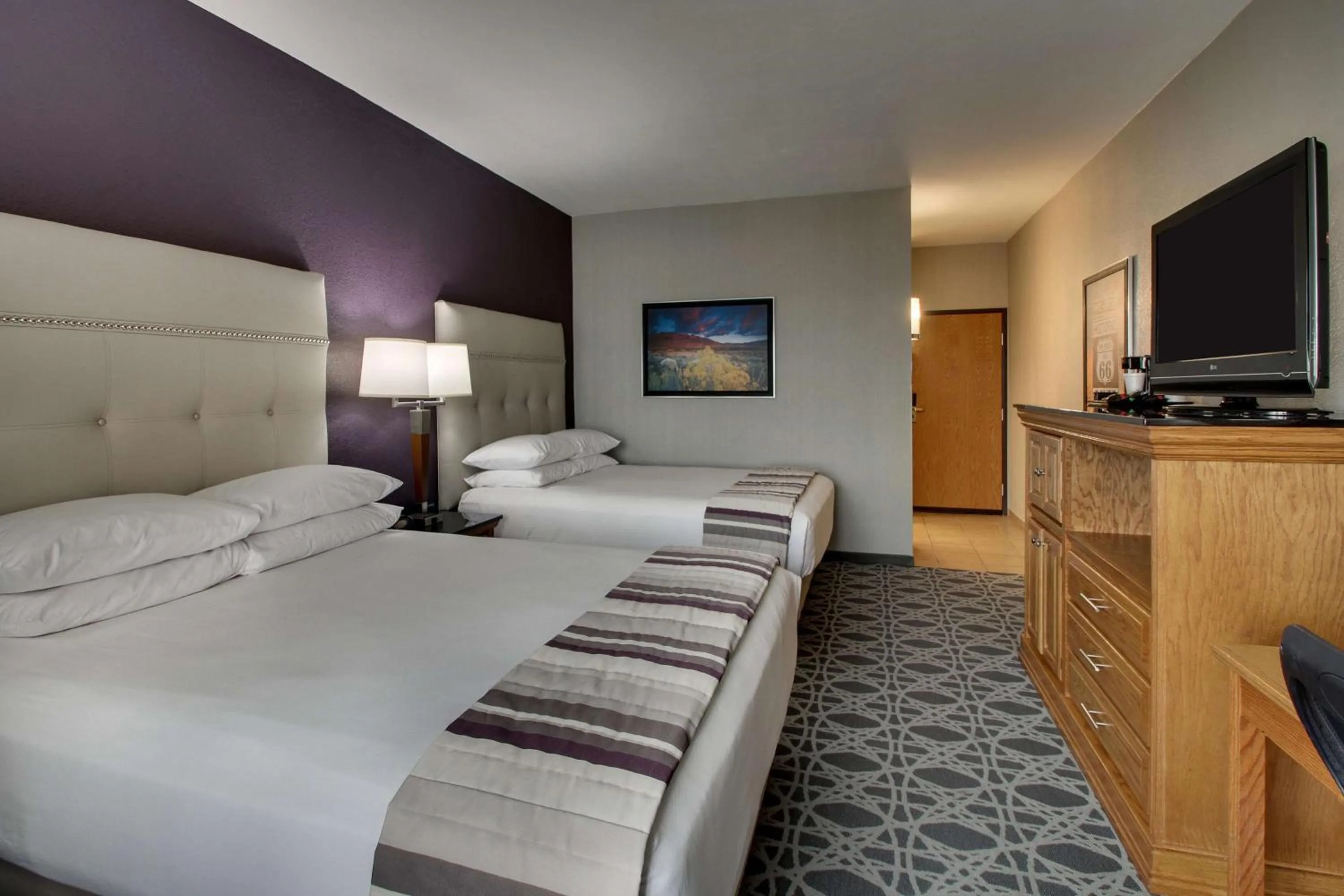 Photo of the whole room, Bed in Drury Inn & Suites Albuquerque North