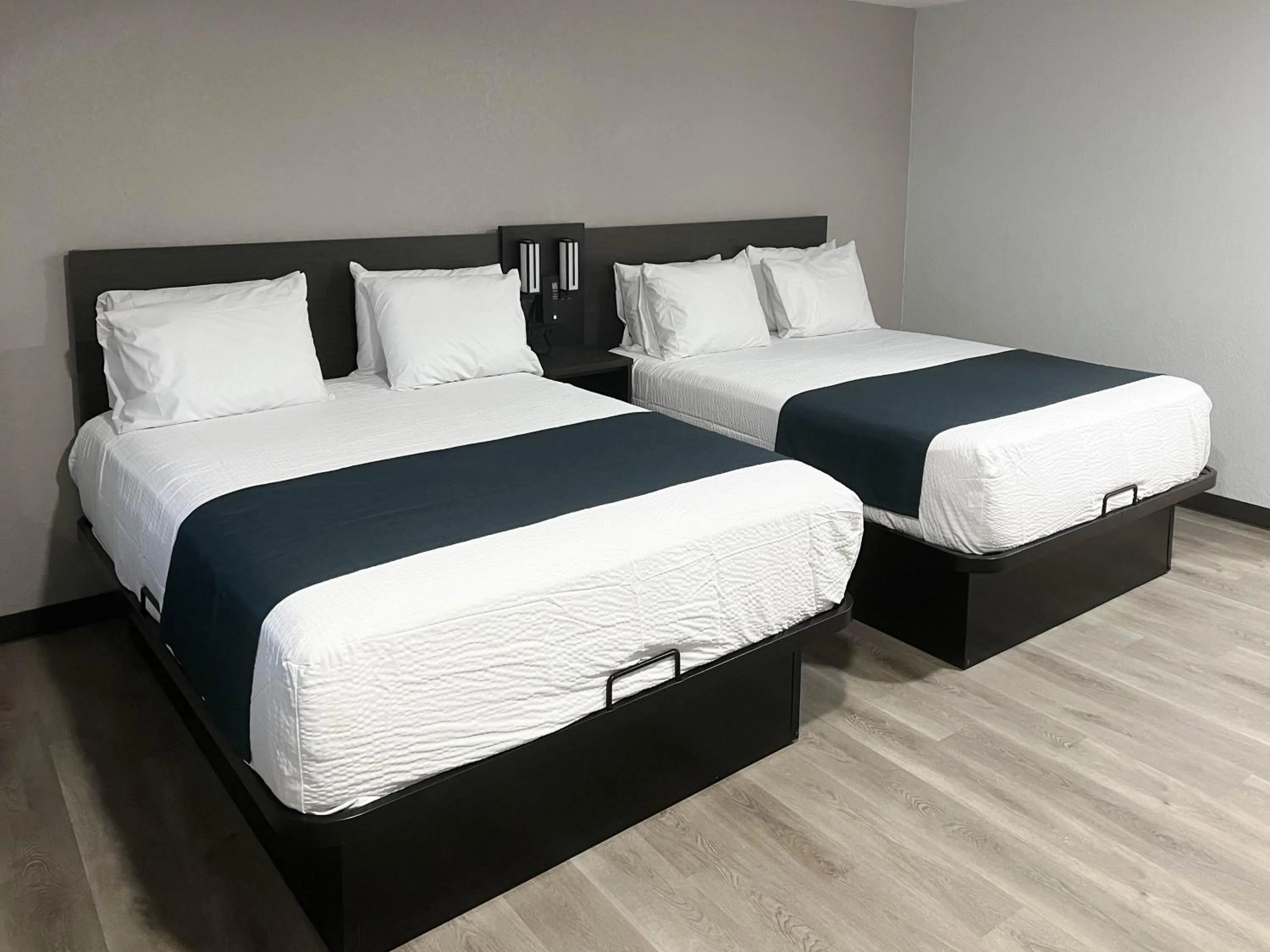 Bedroom, Bed in Motel 6 Brighton CO Denver Northeast