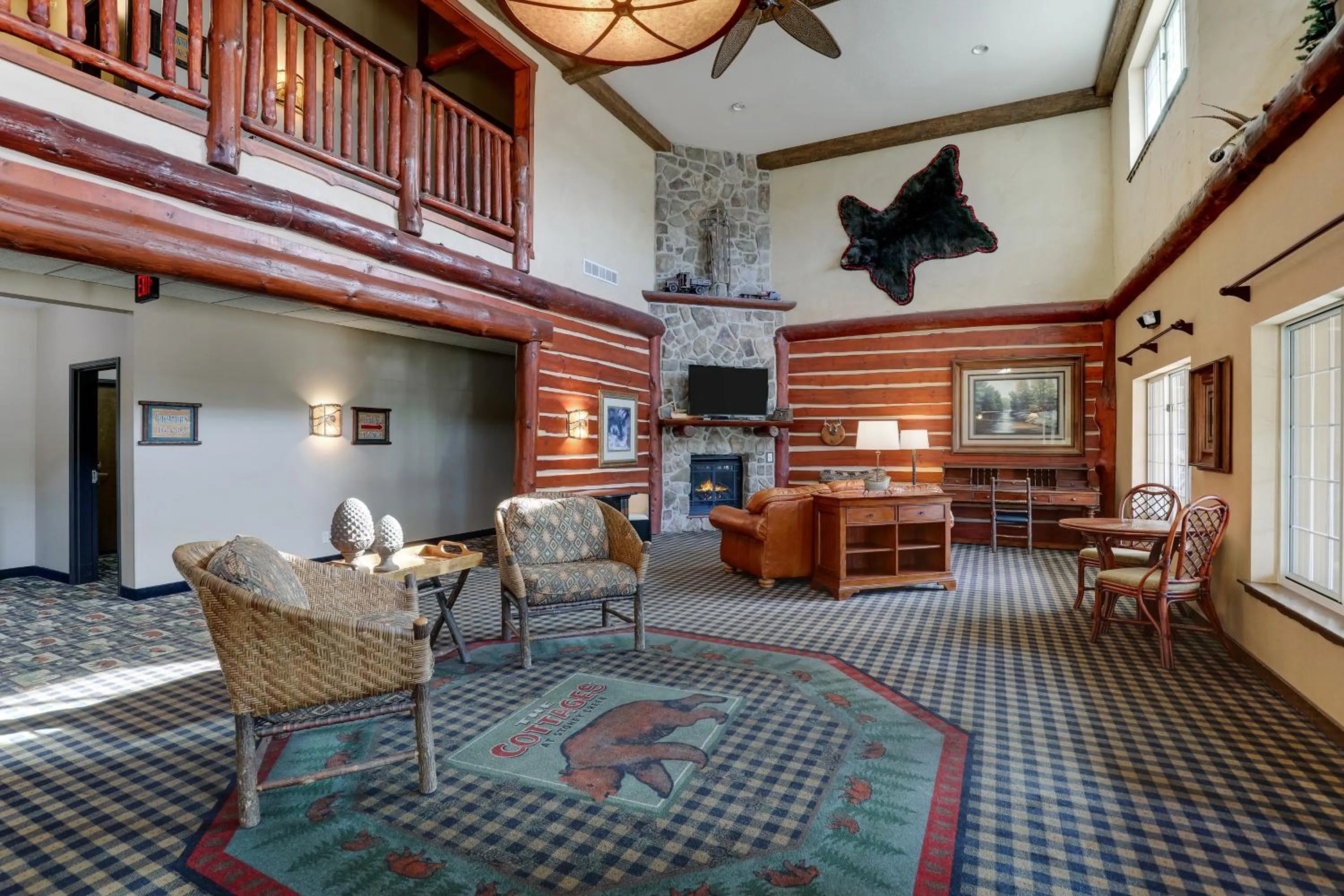 Seating area in Stoney Creek Hotel Des Moines - Johnston