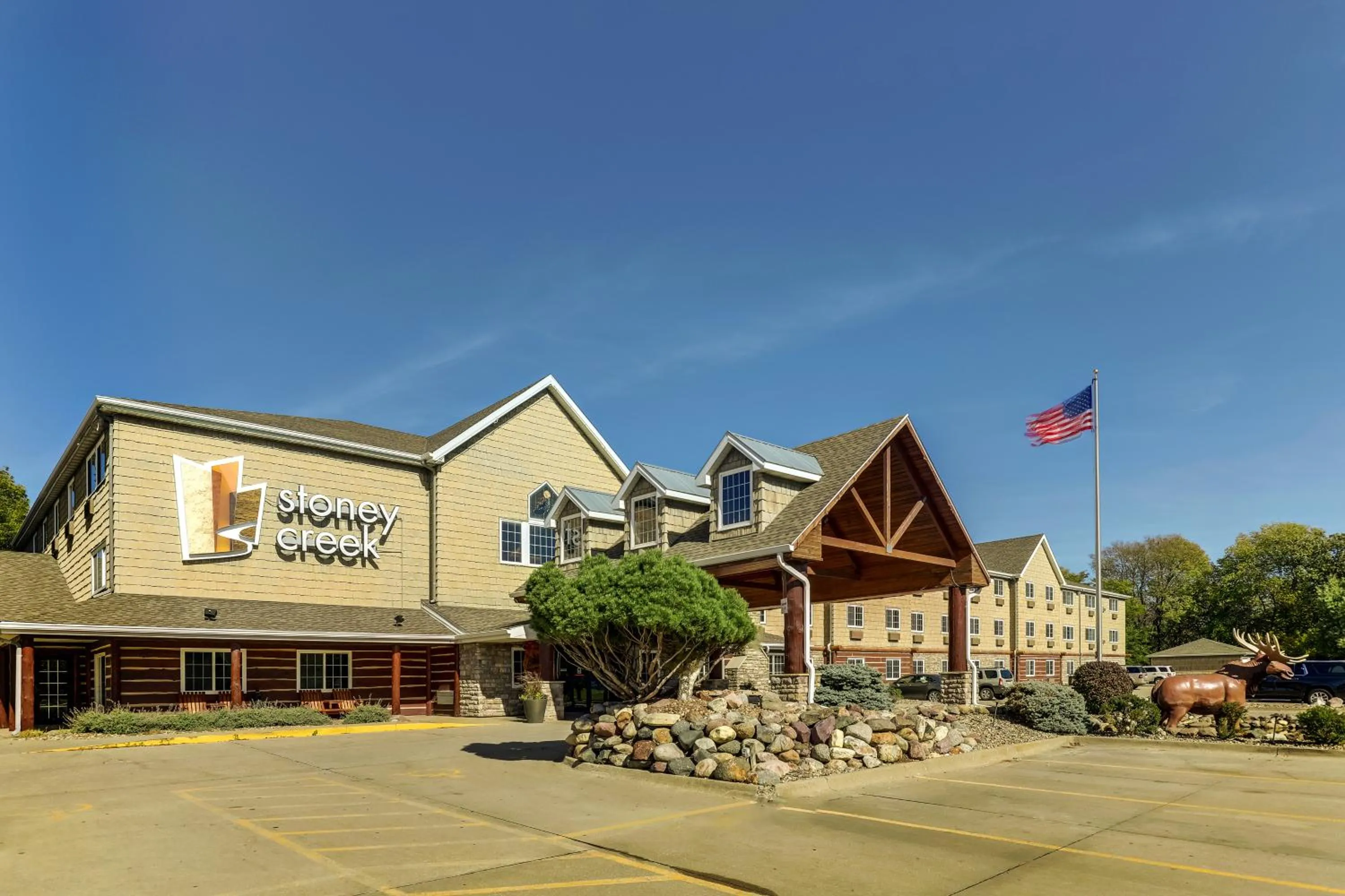 Property building in Stoney Creek Hotel Des Moines - Johnston