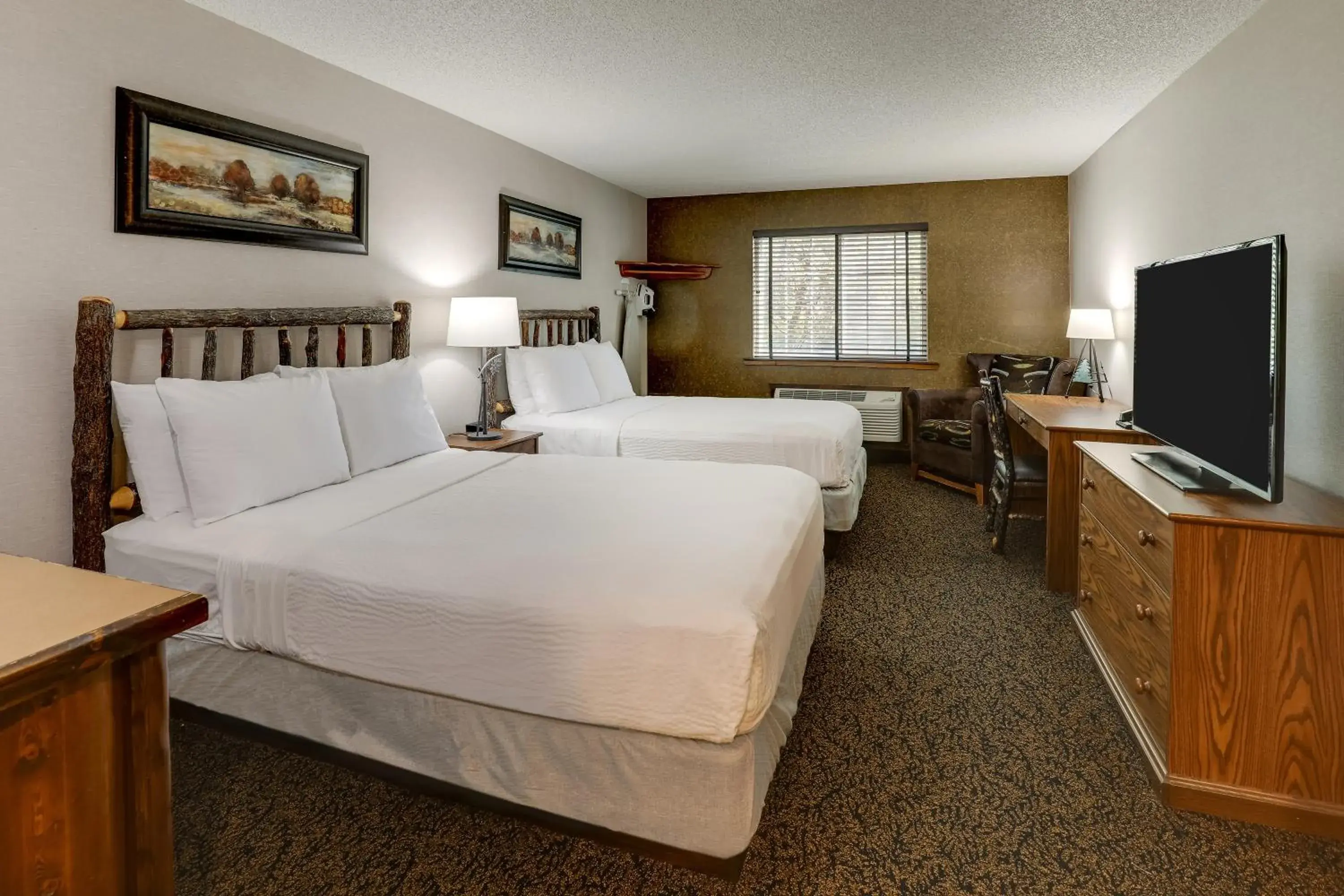 Deluxe Double Room with Two Double Beds in Stoney Creek Hotel Des Moines - Johnston Deluxe Double Room with Two Double Beds in Stoney Creek Hotel Des Moines - Johnston