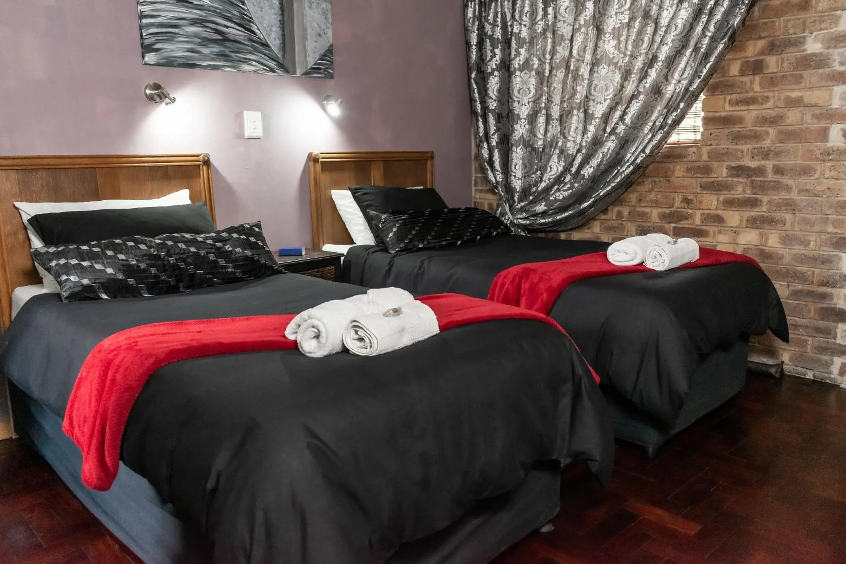 Twin Room - single occupancy in Bastille de Blignaut B&B Twin Room - single occupancy in Bastille de Blignaut B&B