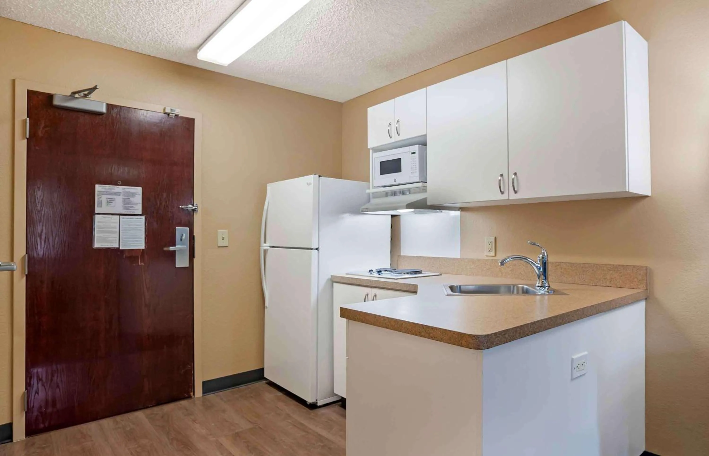 Bedroom, Kitchen/Kitchenette in Extended Stay America Suites - San Diego - Hotel Circle