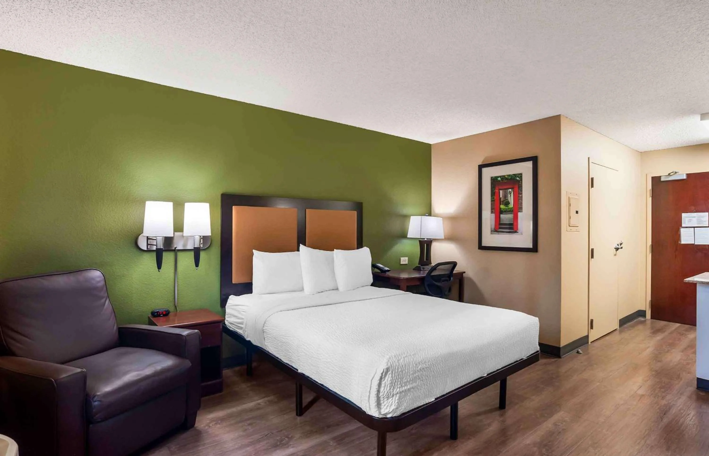Bedroom in Extended Stay America Suites - San Diego - Hotel Circle