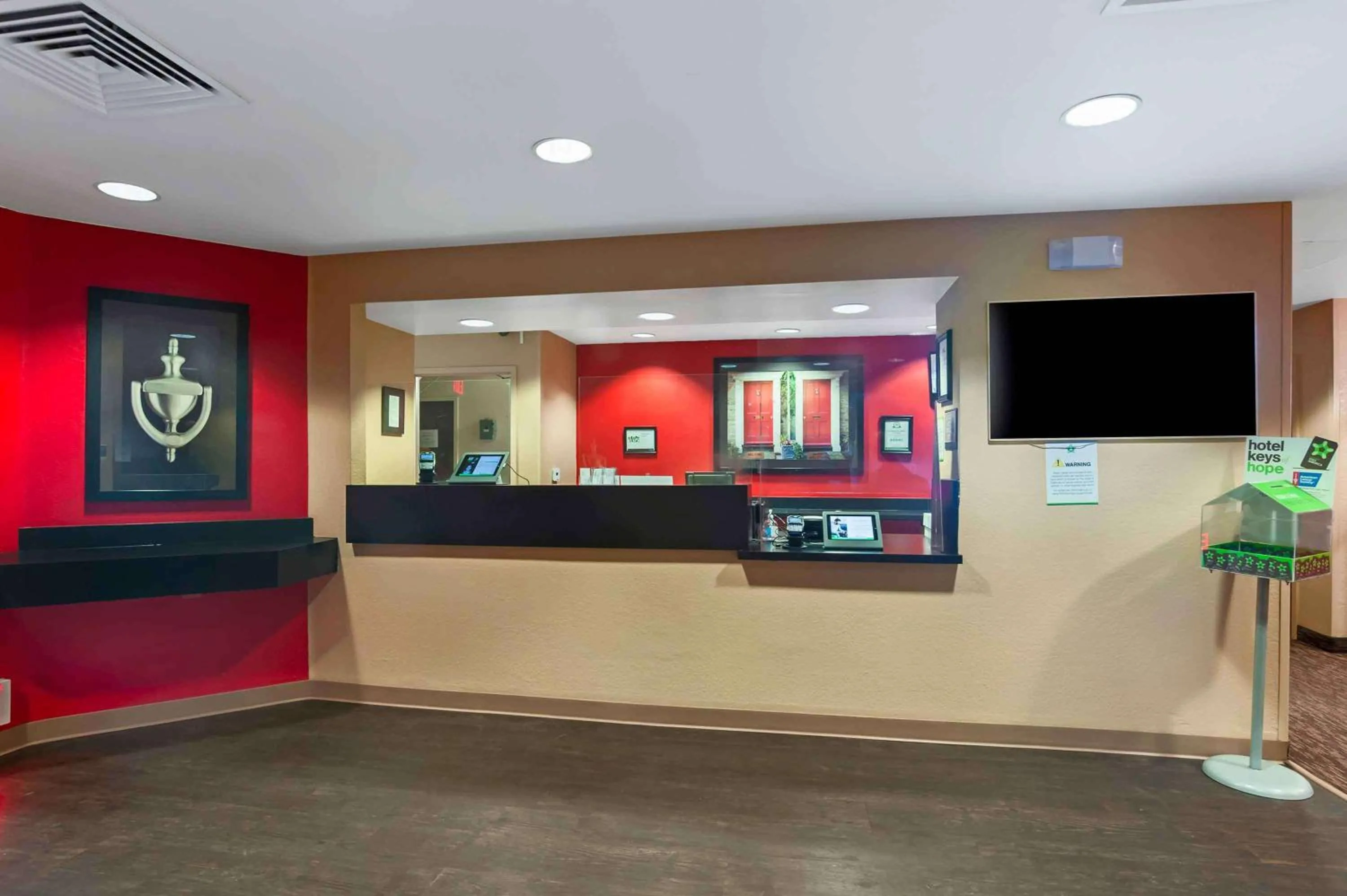 Lobby or reception, TV/Entertainment Center in Extended Stay America Suites - San Diego - Hotel Circle