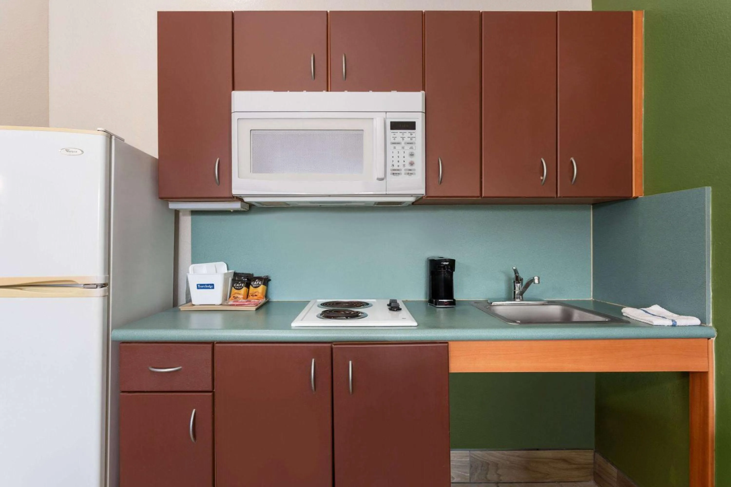 Photo of the whole room in Travelodge Suites by Wyndham Lake Okeechobee