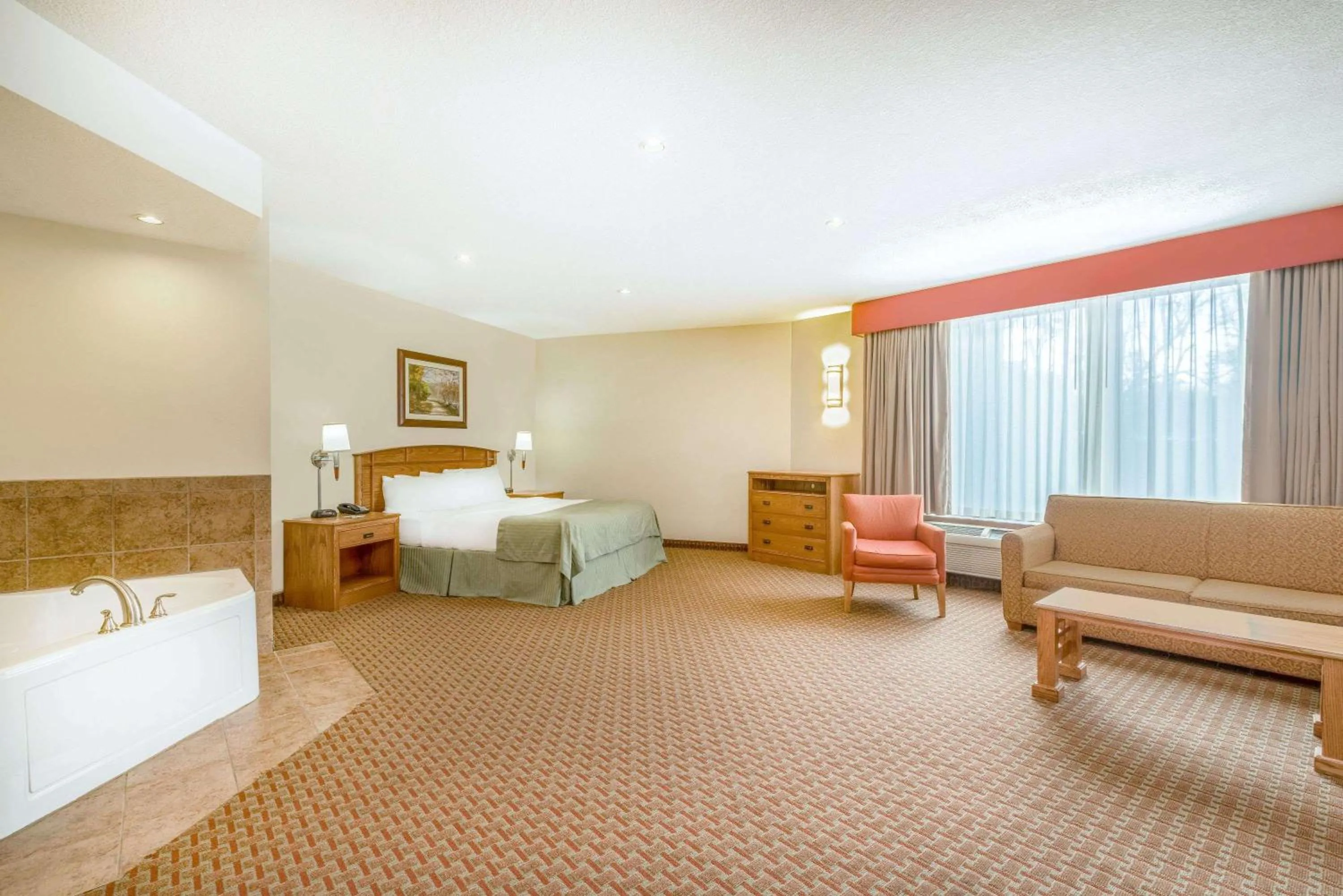 Photo of the whole room, Bed in Ramada by Wyndham Des Moines Tropics Resort & Conference Ctr