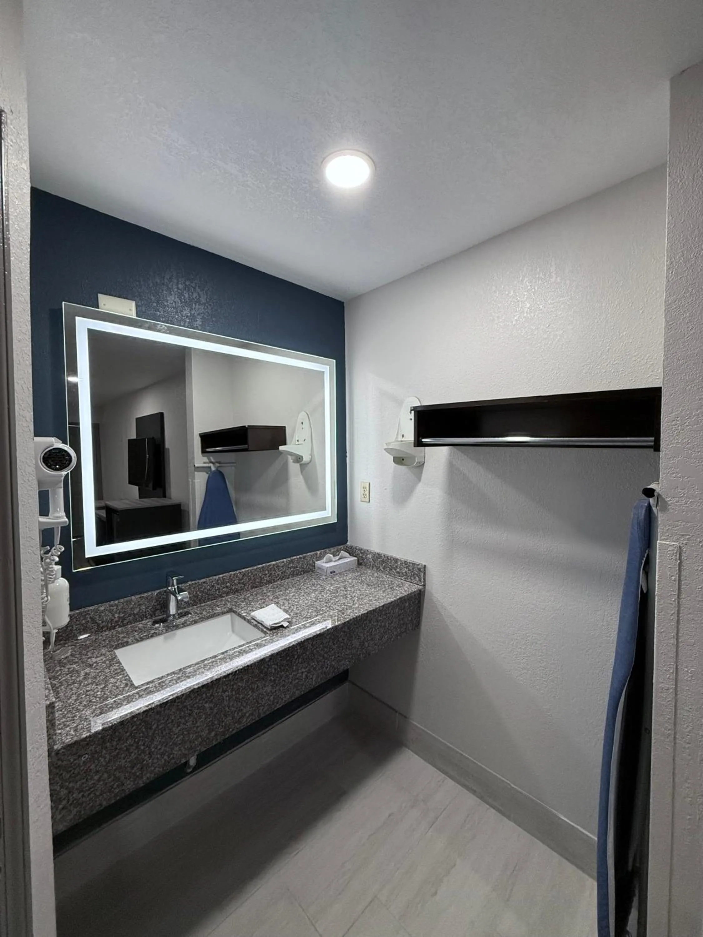 Bathroom, Bed in Baymont by Wyndham Grenada