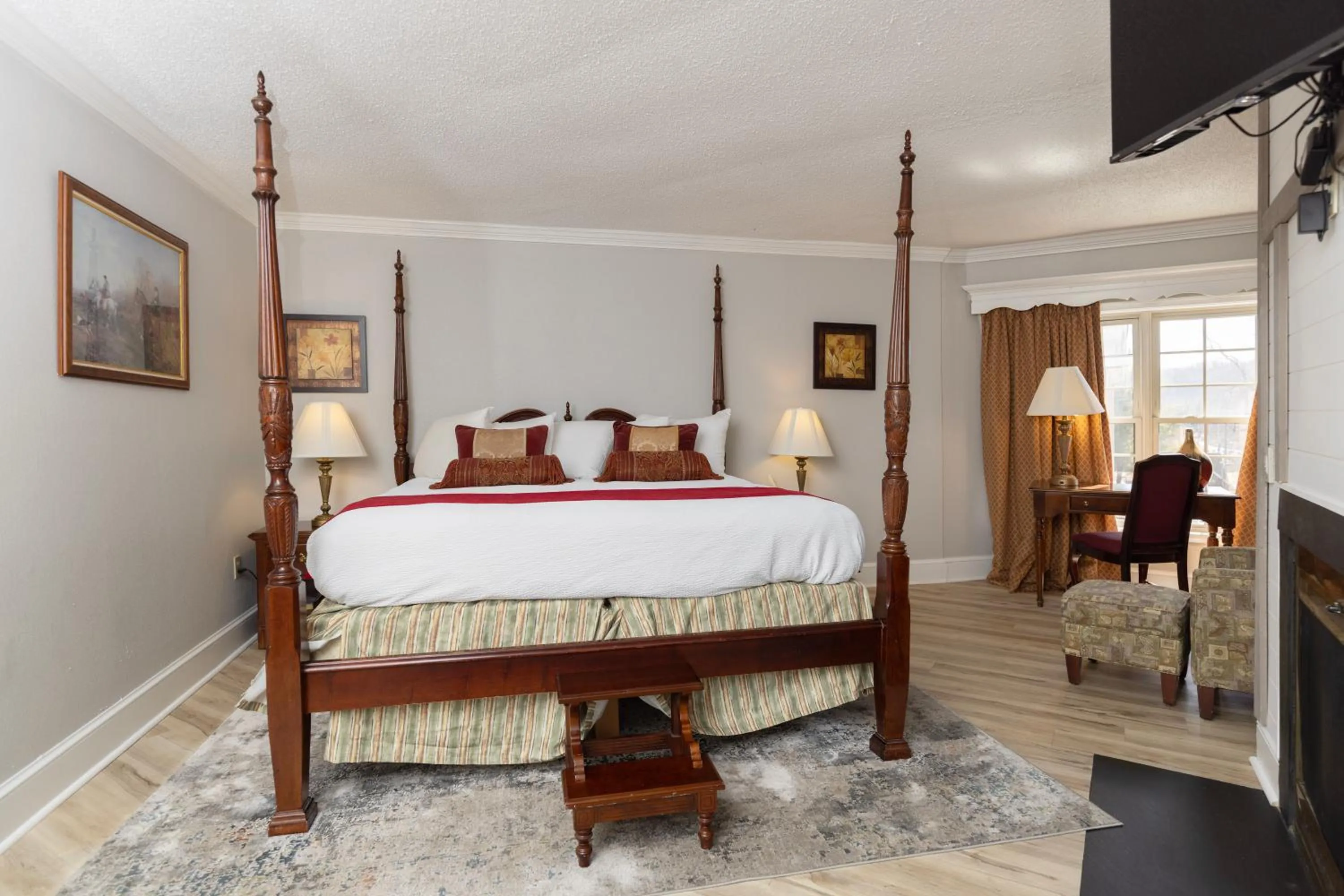 Bed in Brandywine River Hotel