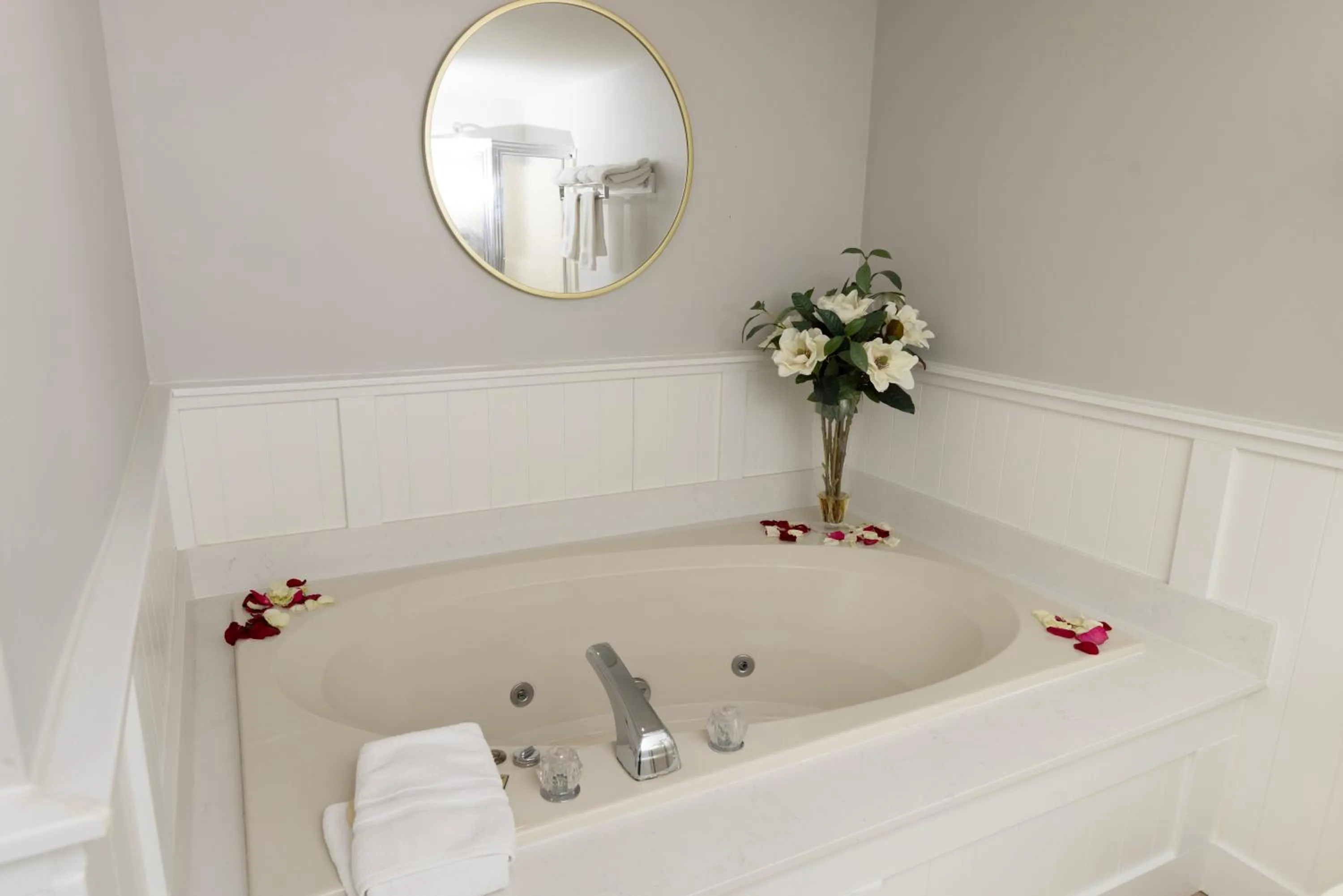 Hot Tub in Brandywine River Hotel