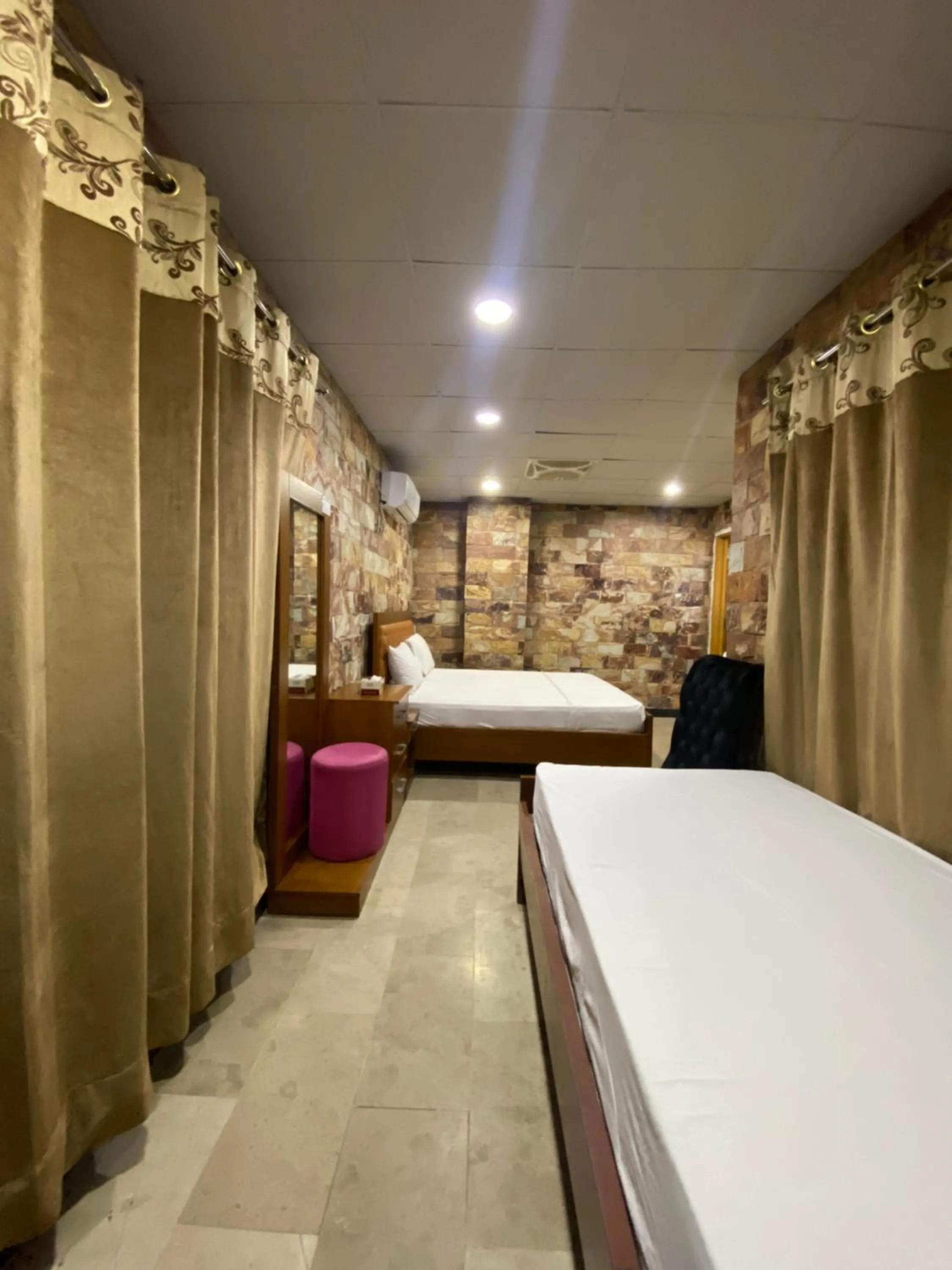 Bed in Hotel Vista Inn DHA