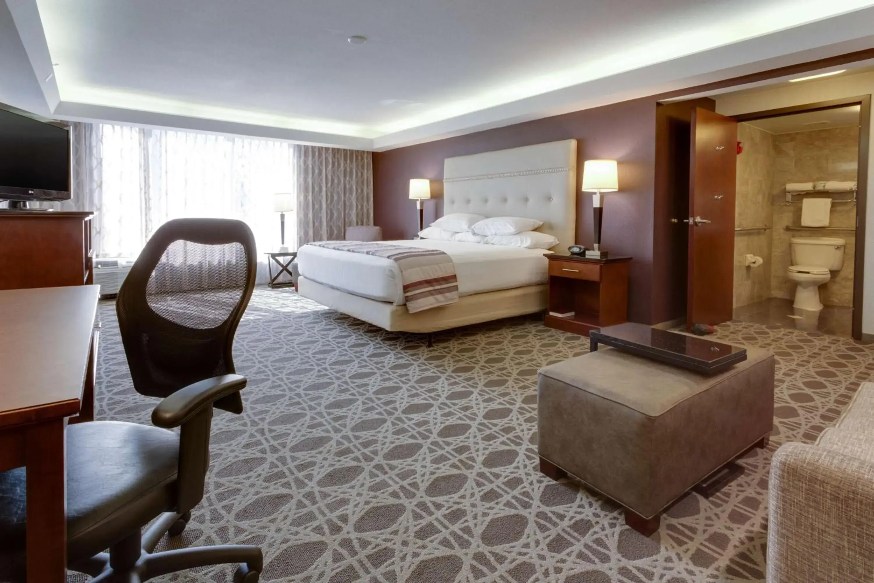 Superior King Room with Sofa Bed in Drury Inn & Suites Overland Park Superior King Room with Sofa Bed in Drury Inn & Suites Overland Park