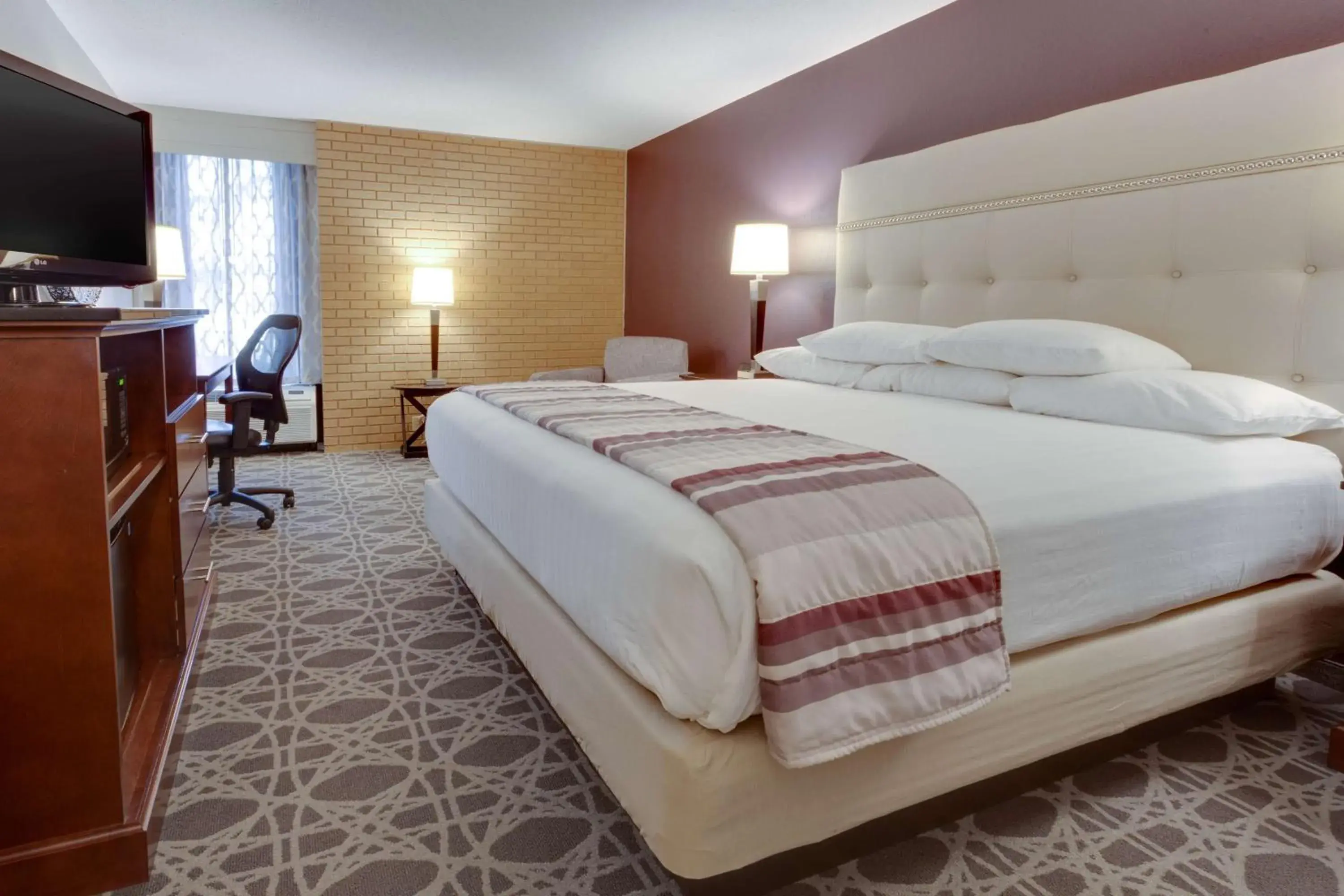 Superior King Room in Drury Inn & Suites Overland Park Superior King Room in Drury Inn & Suites Overland Park
