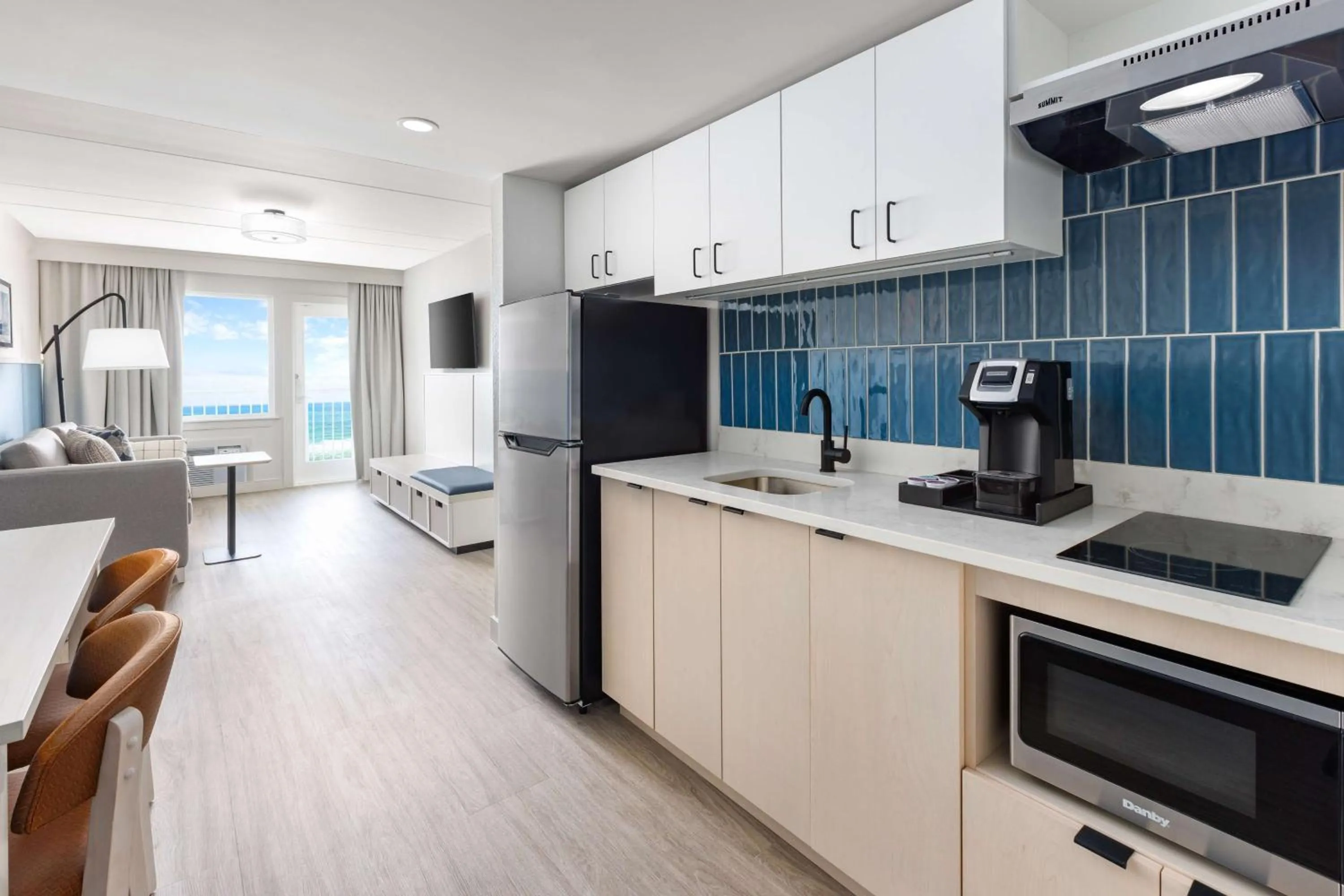 Kitchen or kitchenette in Hilton Garden Inn Ocean City Oceanfront