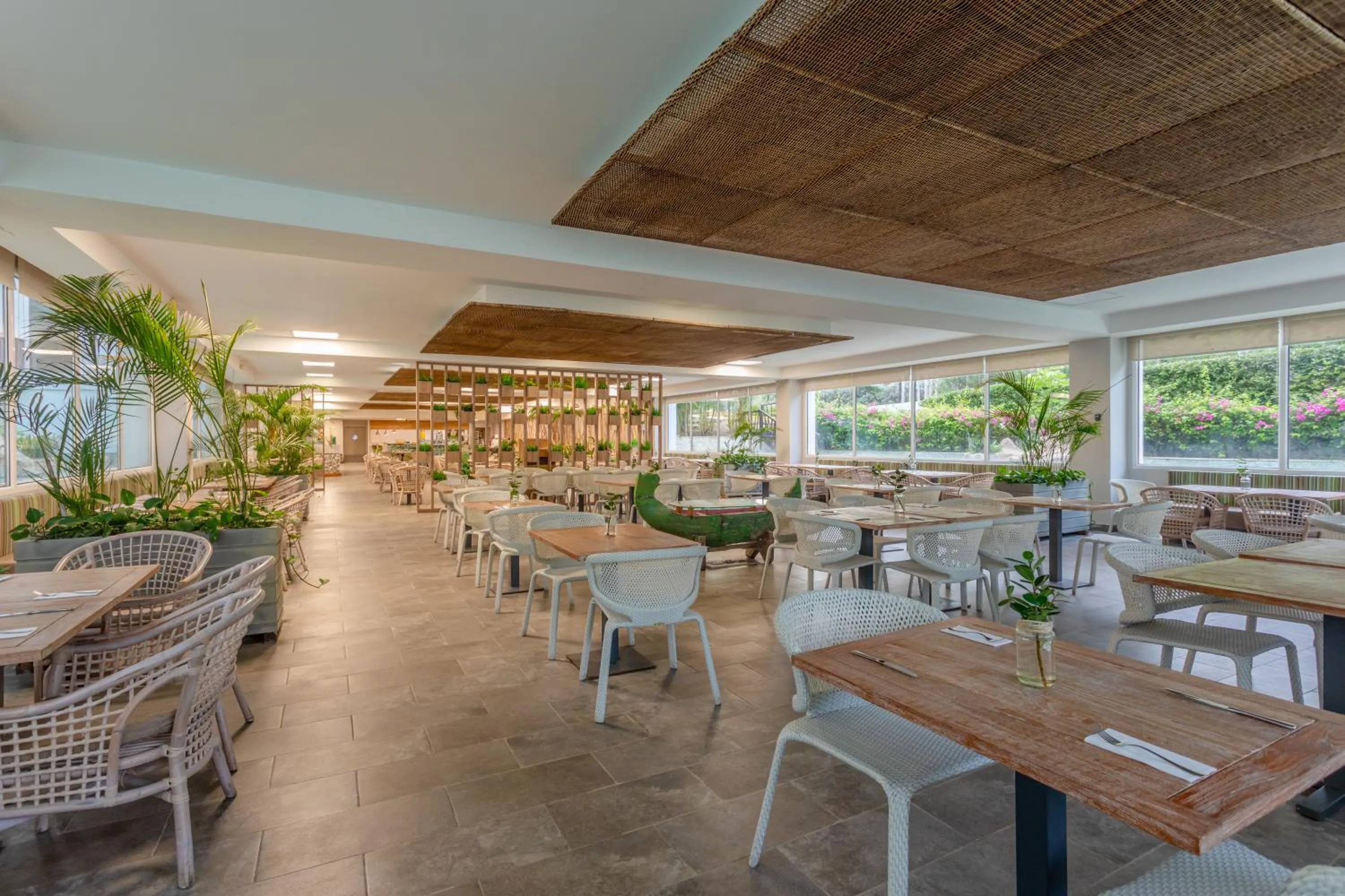 Restaurant/places to eat in Grand Sirenis Cartagena