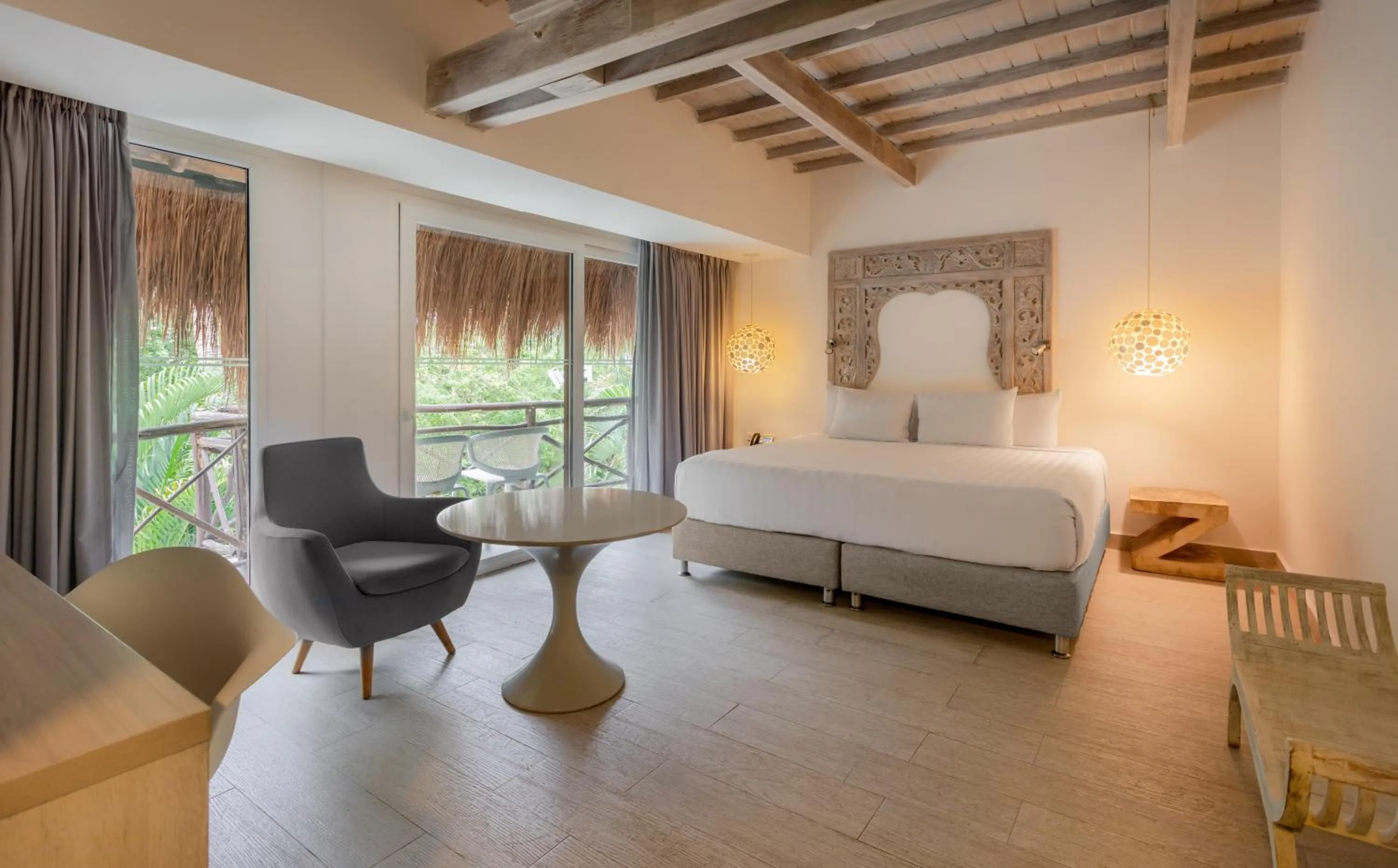 Junior Suite King Bed in Grand Sirenis Cartagena