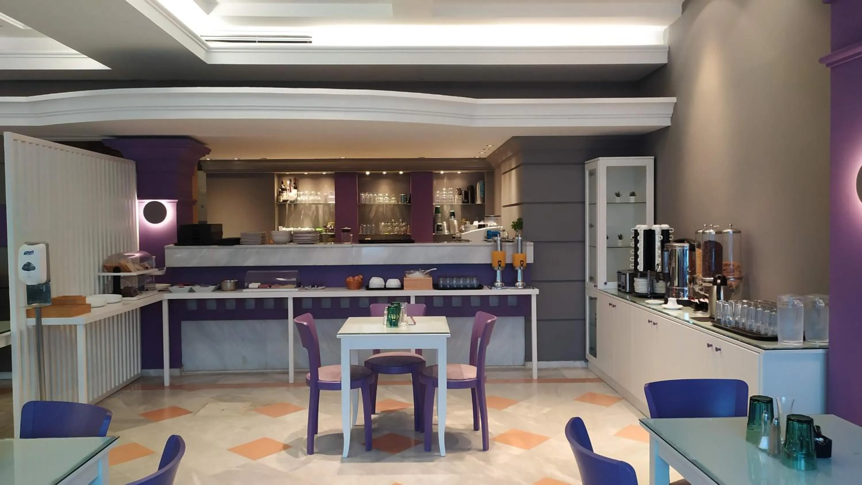 Dining area in Hotel Plaza