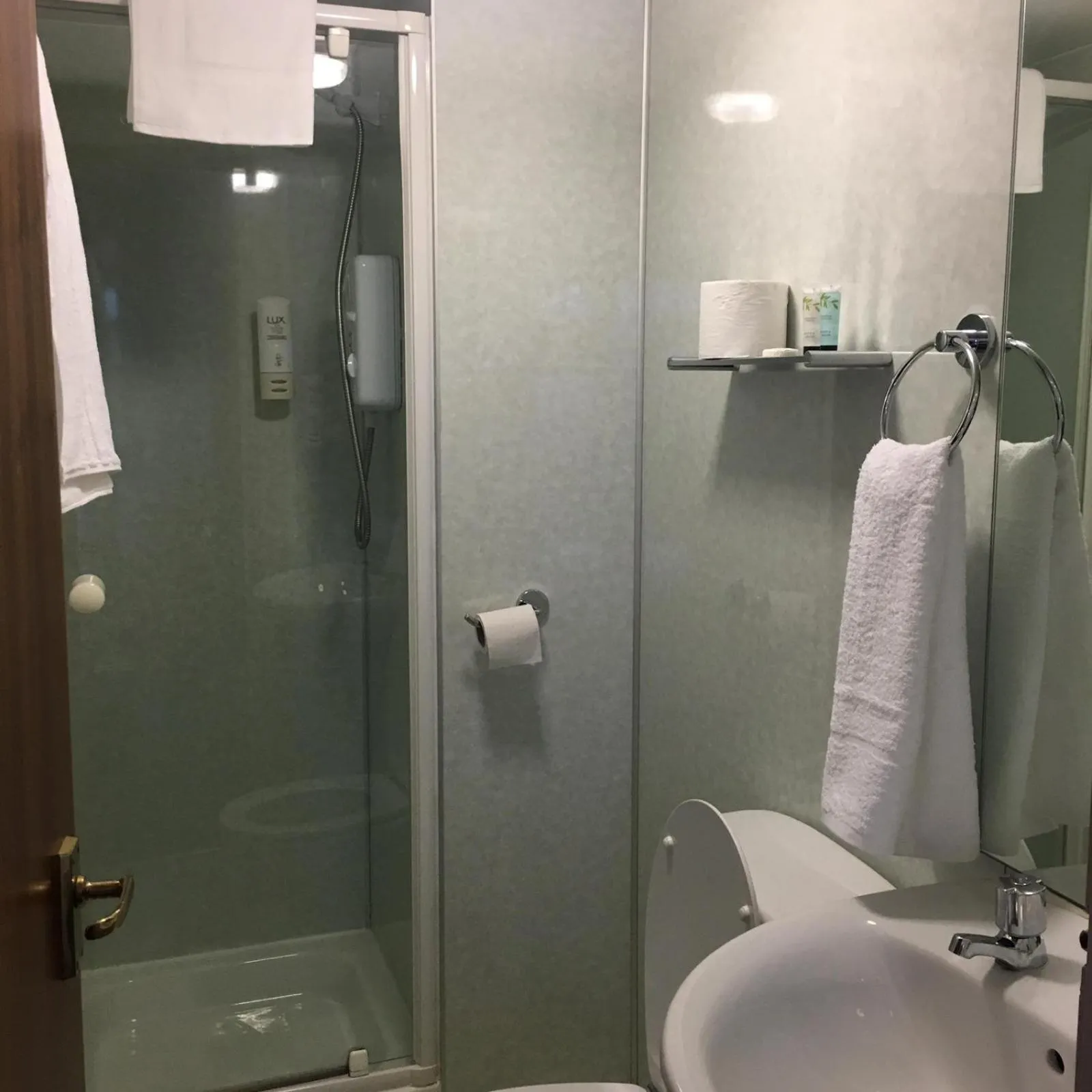 Shower in Terra Nova Hotel