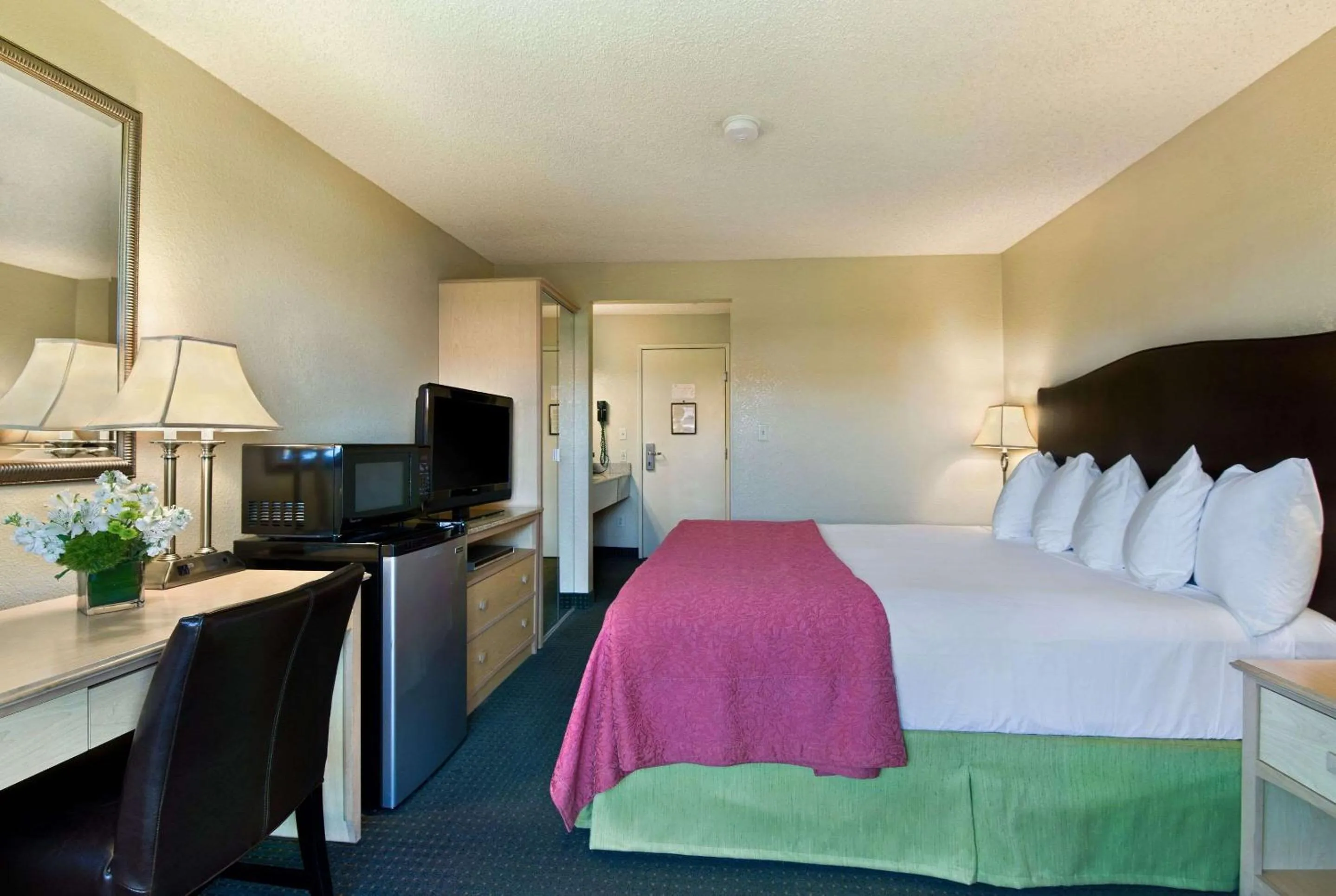 Bedroom, Bed in Oxnard Inn Lancaster