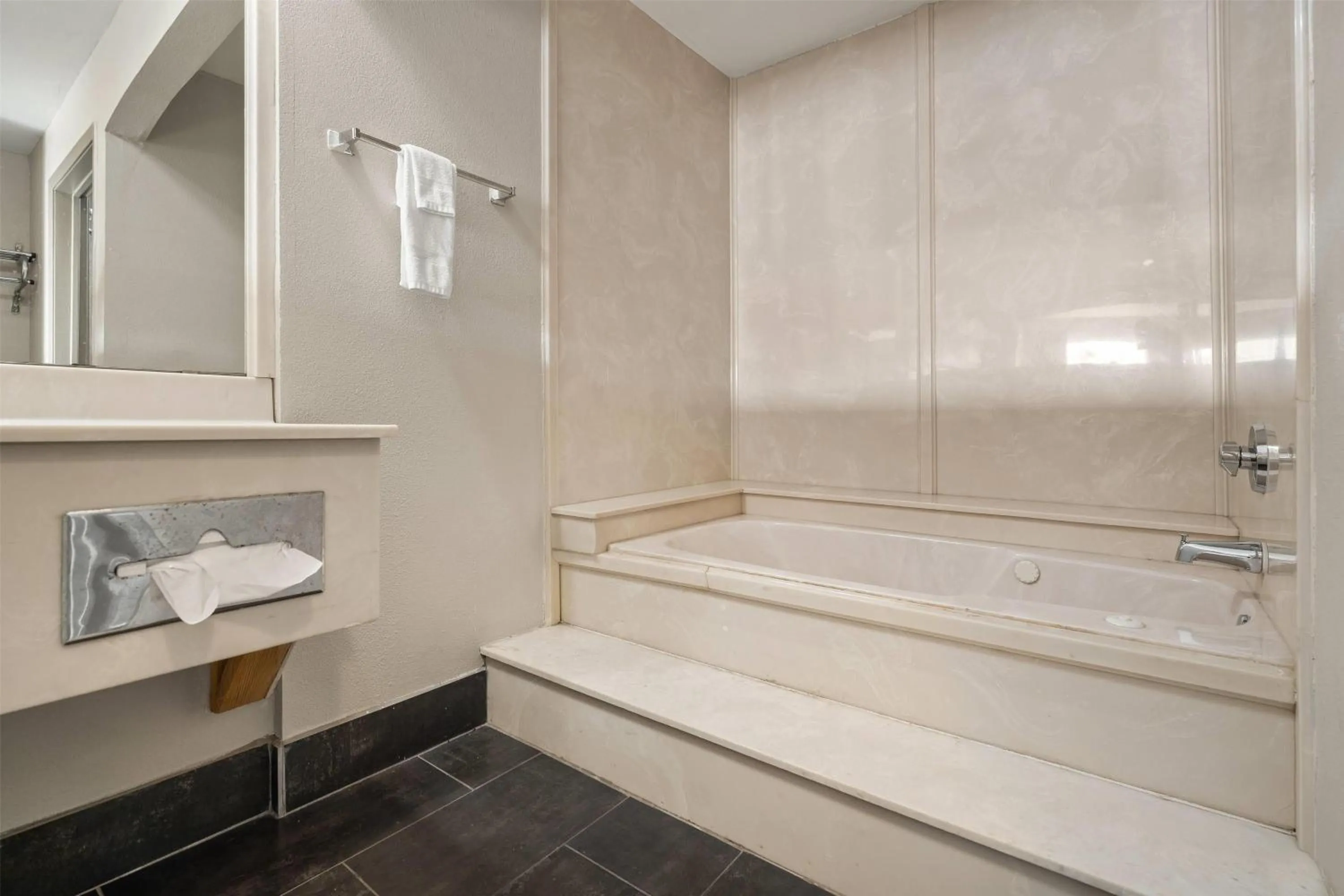 Bathroom in Days Inn by Wyndham Nacogdoches/SFA University/Downtown