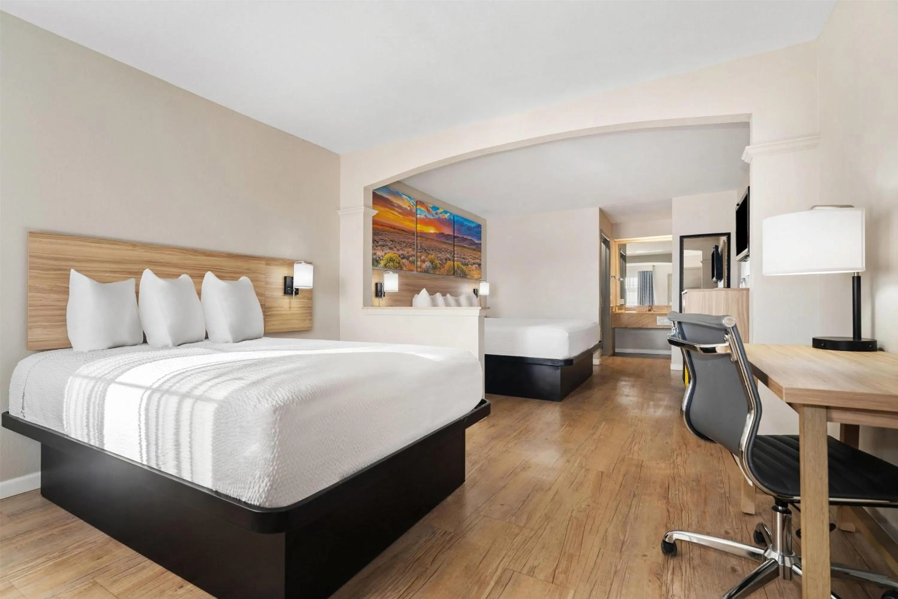 Photo of the whole room, Bed in Days Inn by Wyndham Nacogdoches/SFA University/Downtown