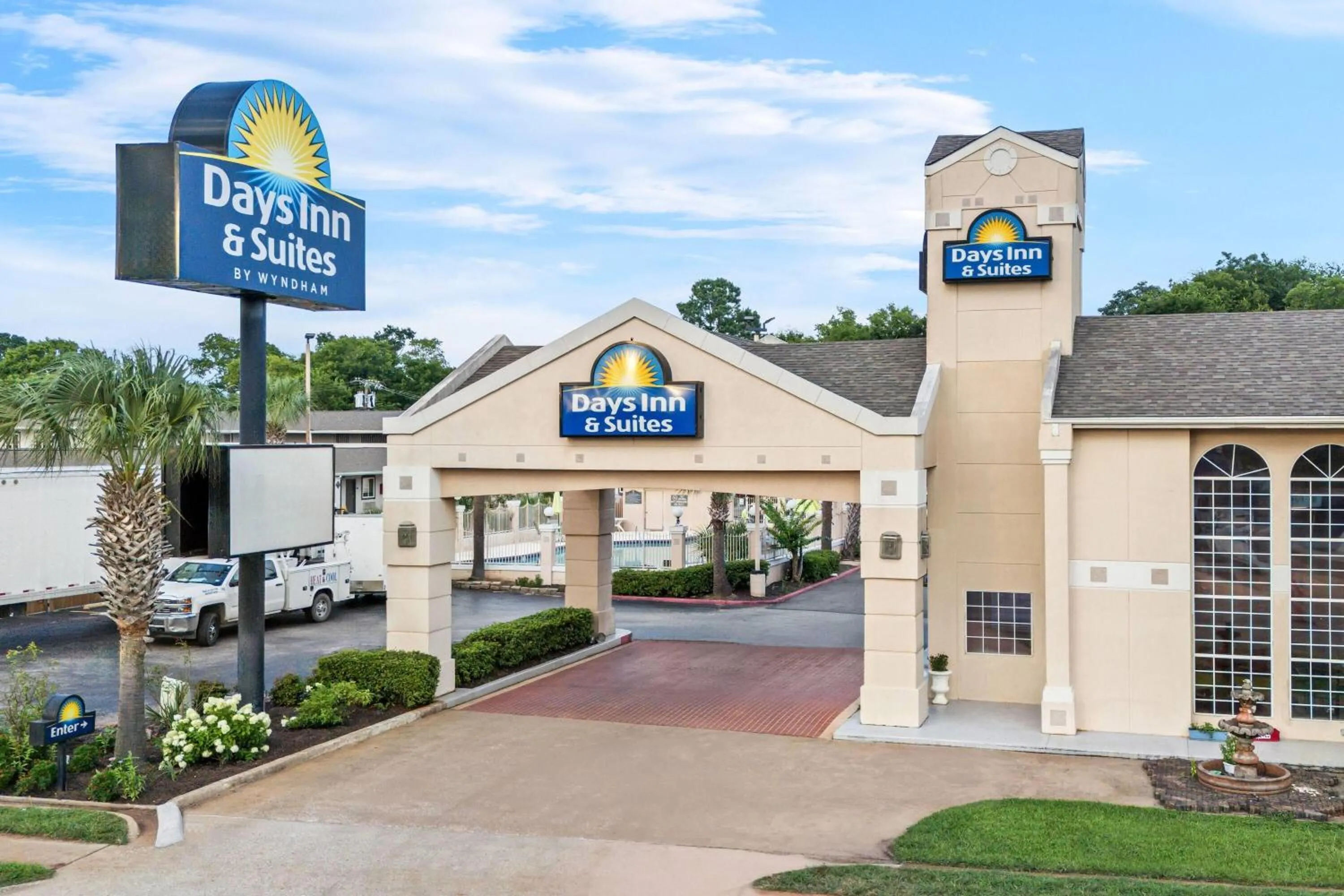Property building in Days Inn by Wyndham Nacogdoches/SFA University/Downtown