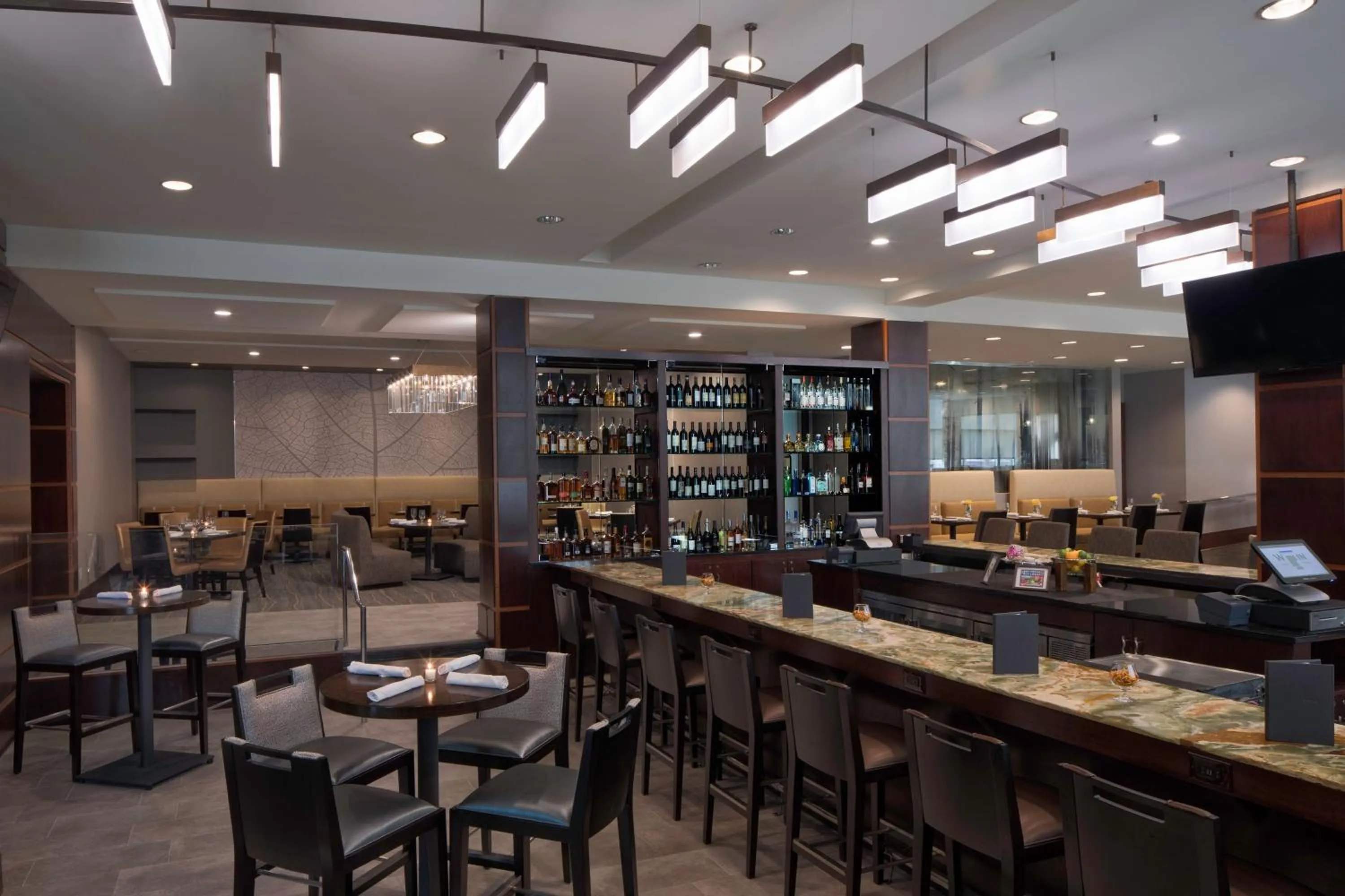 Lounge or bar in The Westin Mount Laurel