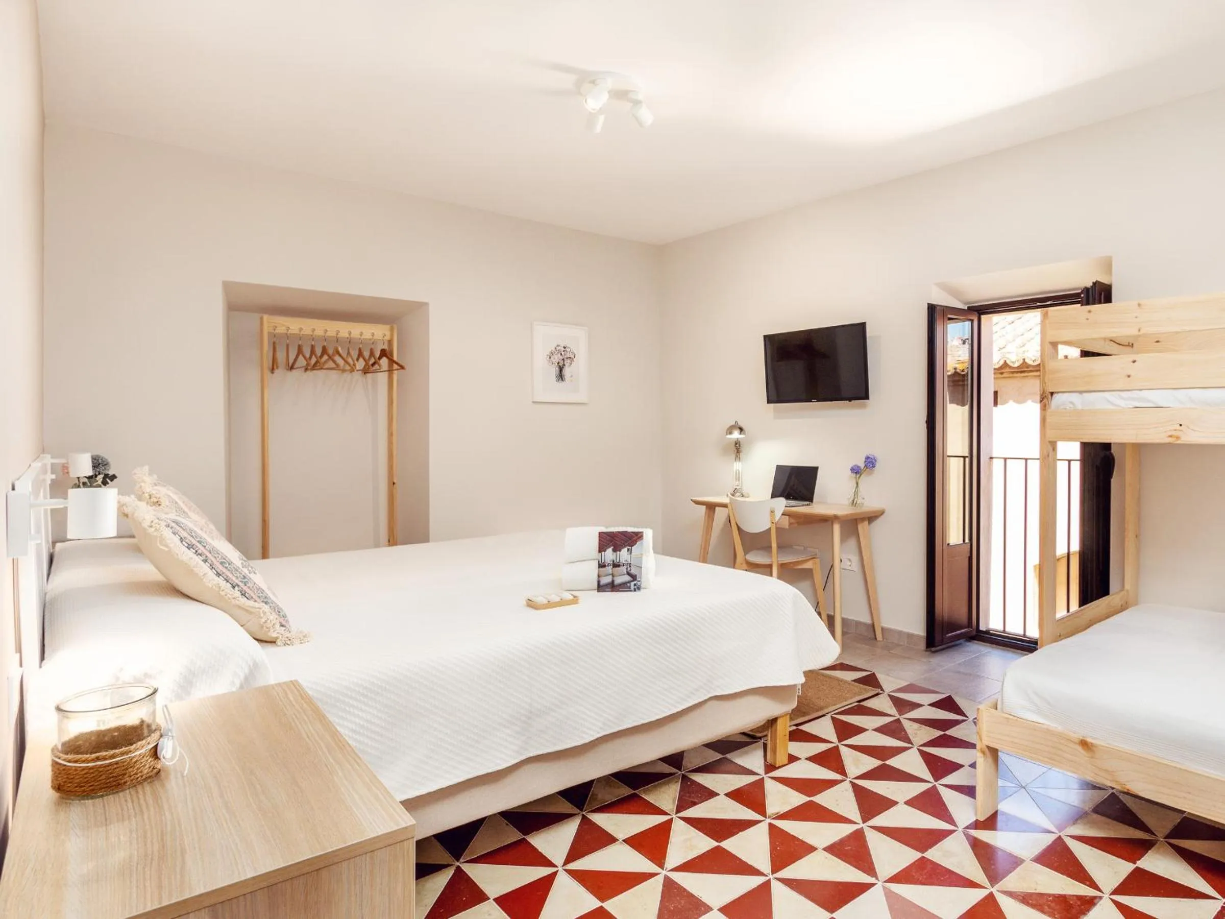 TV and multimedia, Bed in Apartamentos Plaza Mayor 35