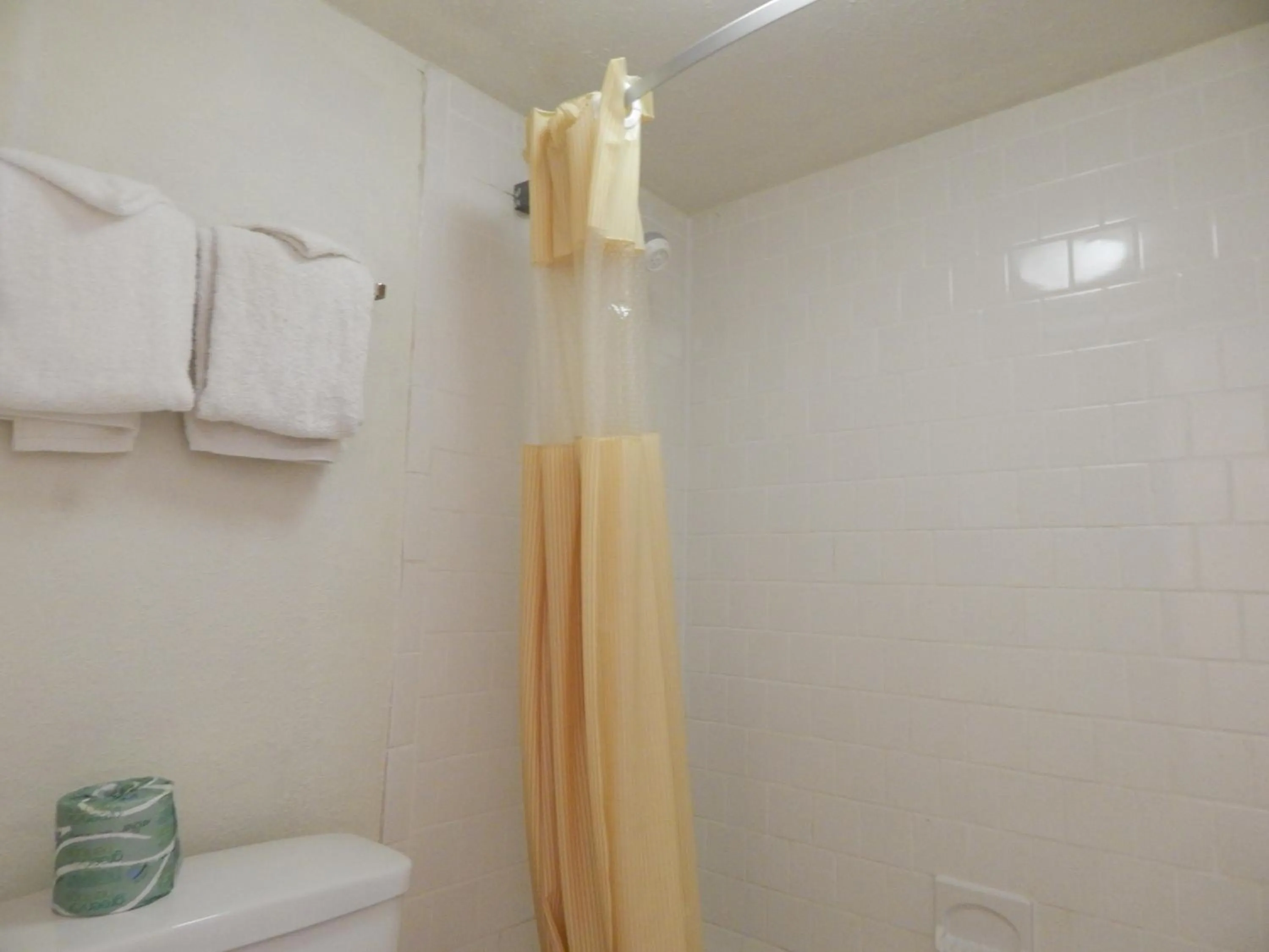 Bathroom in Knights Inn - Plant City