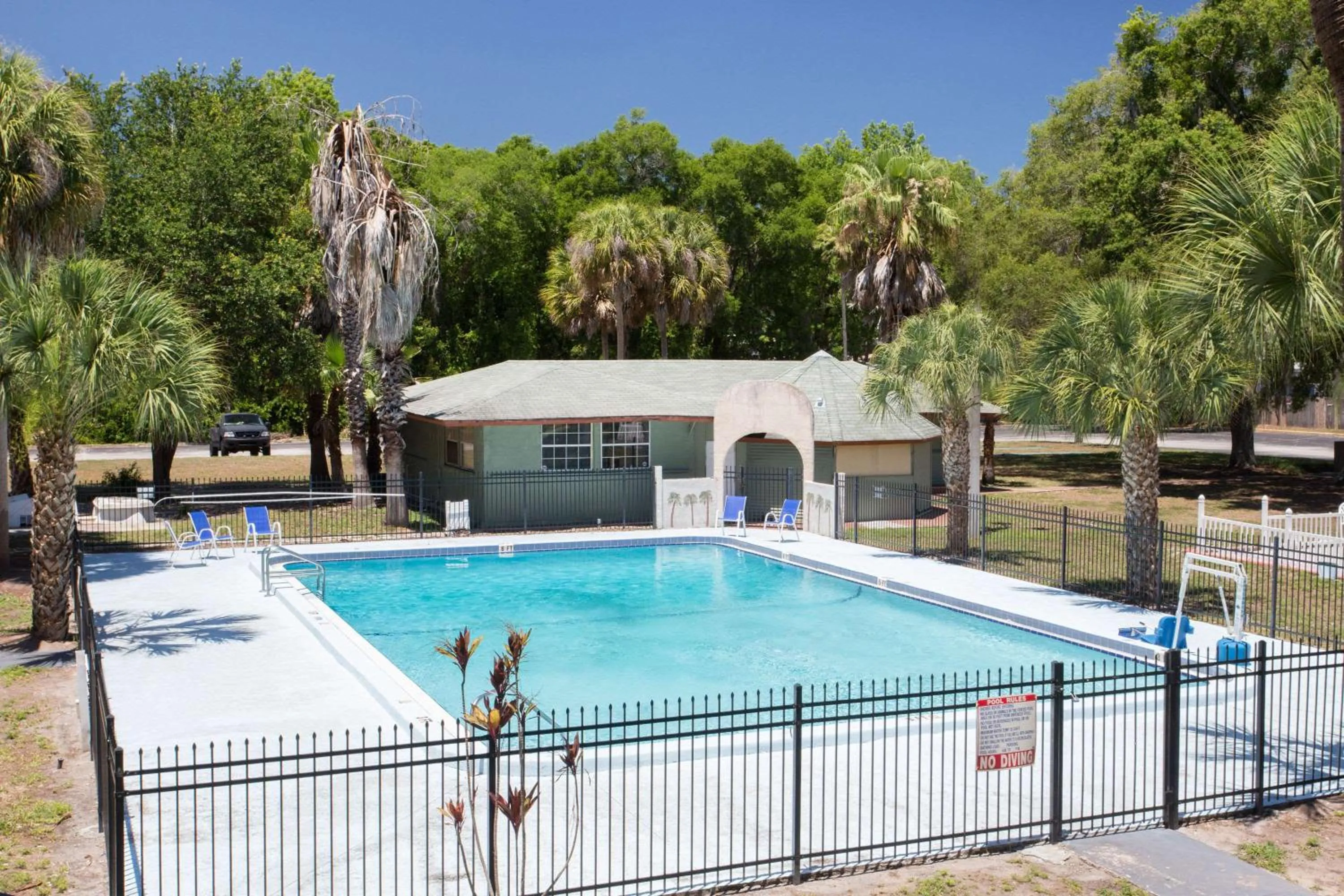 On site in Knights Inn - Plant City