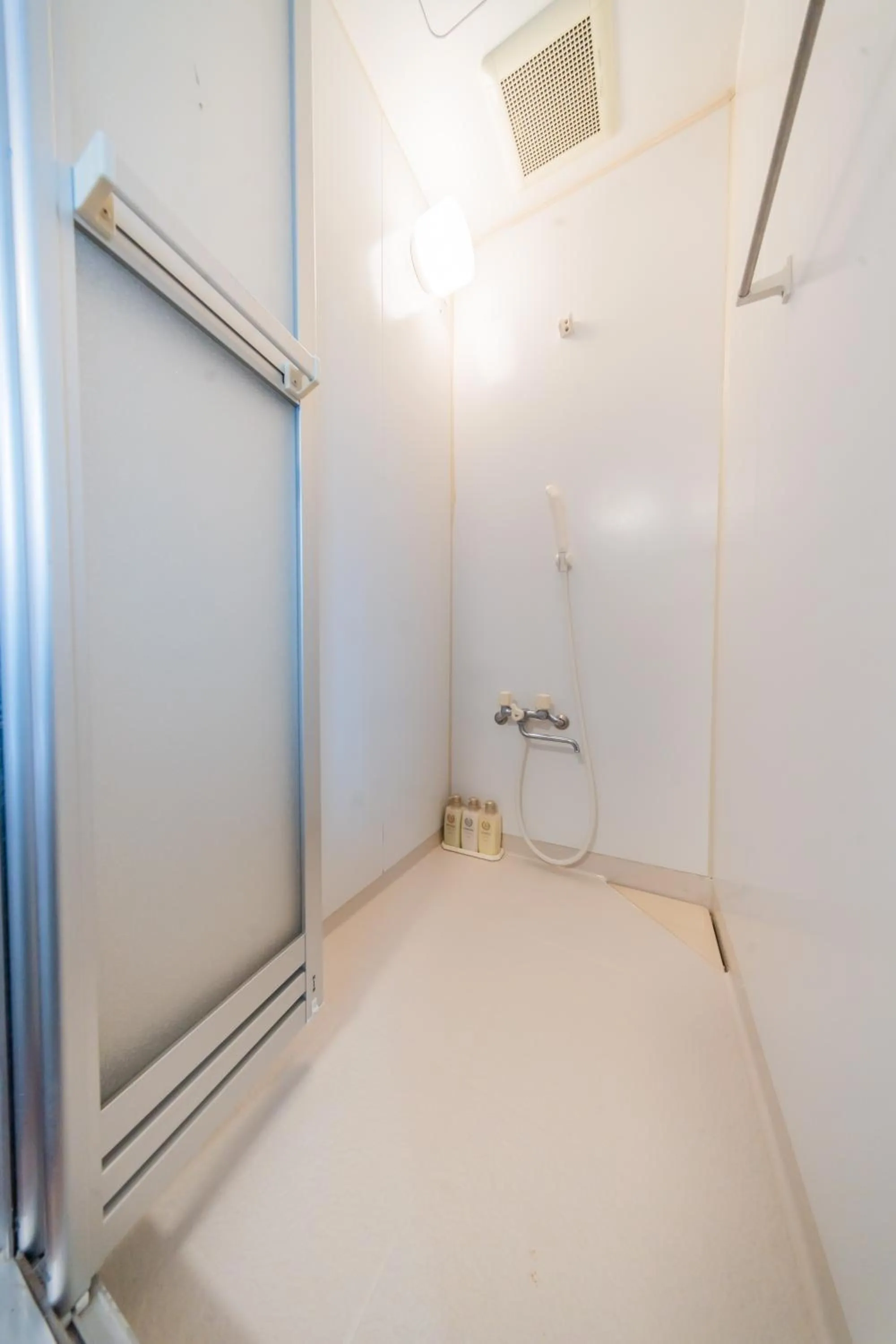 Shower, Bed in Tokyo SA Ryokan