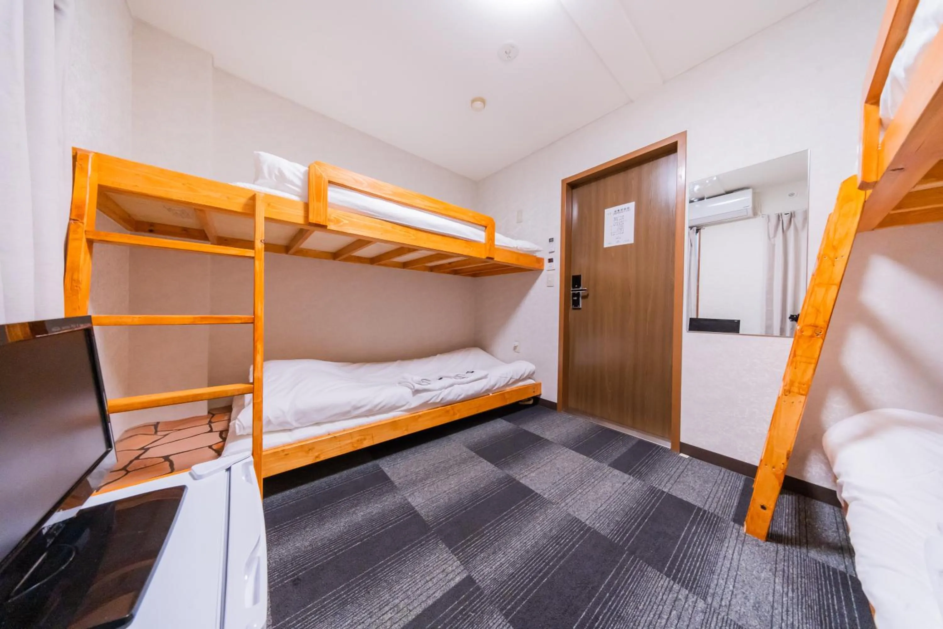 bunk bed, Bed in Tokyo SA Ryokan