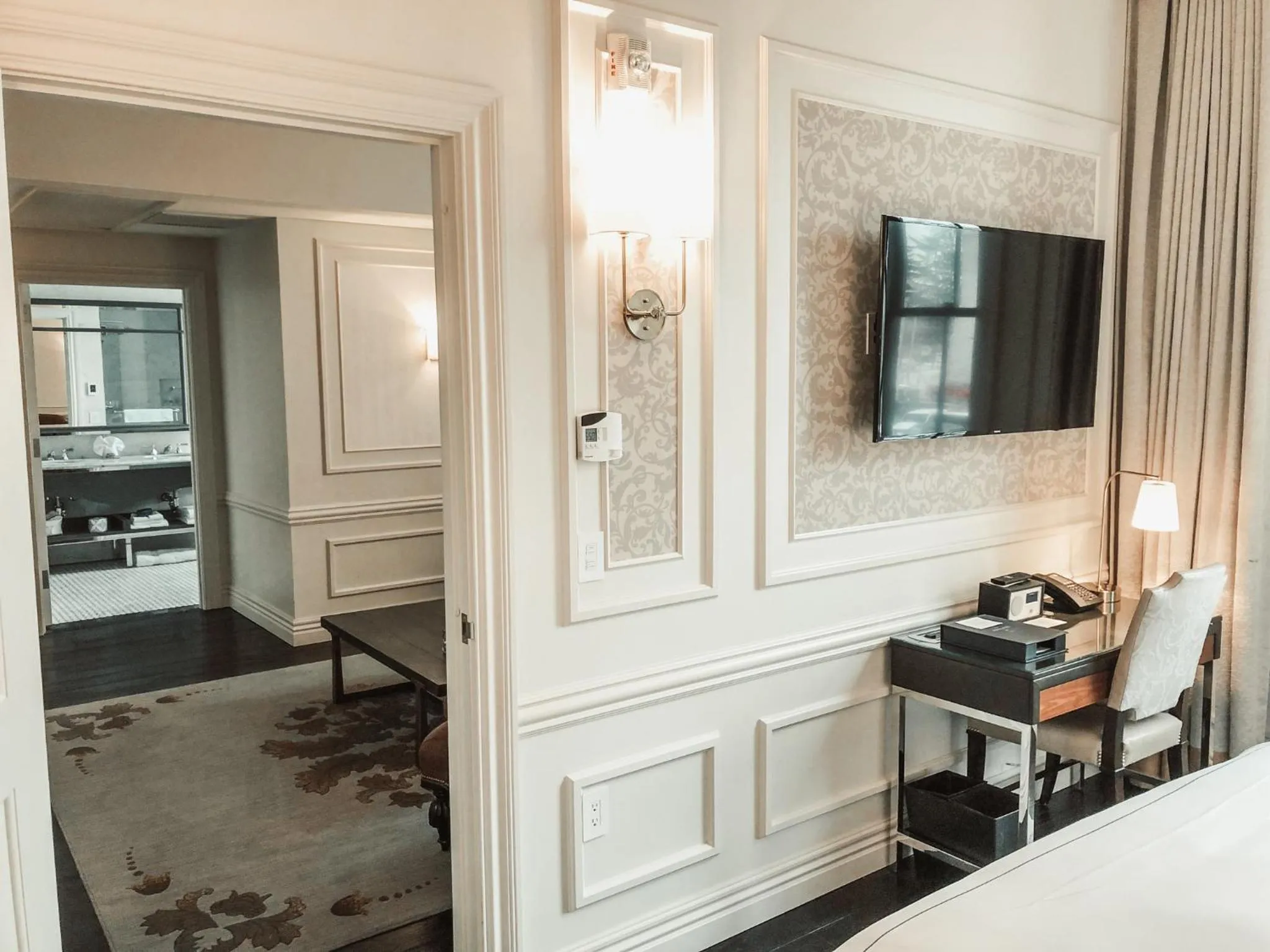 Photo of the whole room, Bed in The Adelphi Hotel