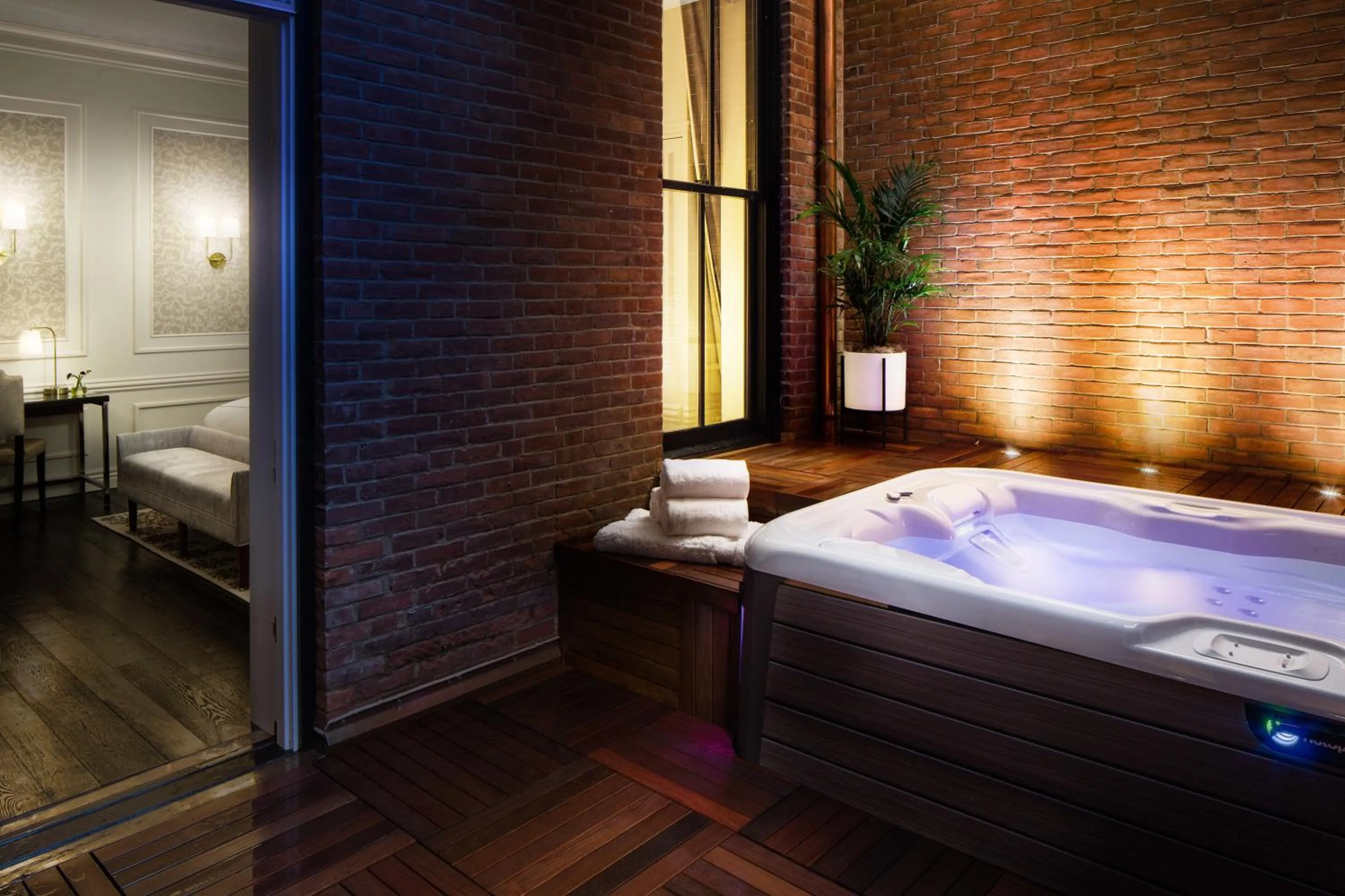 Hot Tub, Bed in The Adelphi Hotel