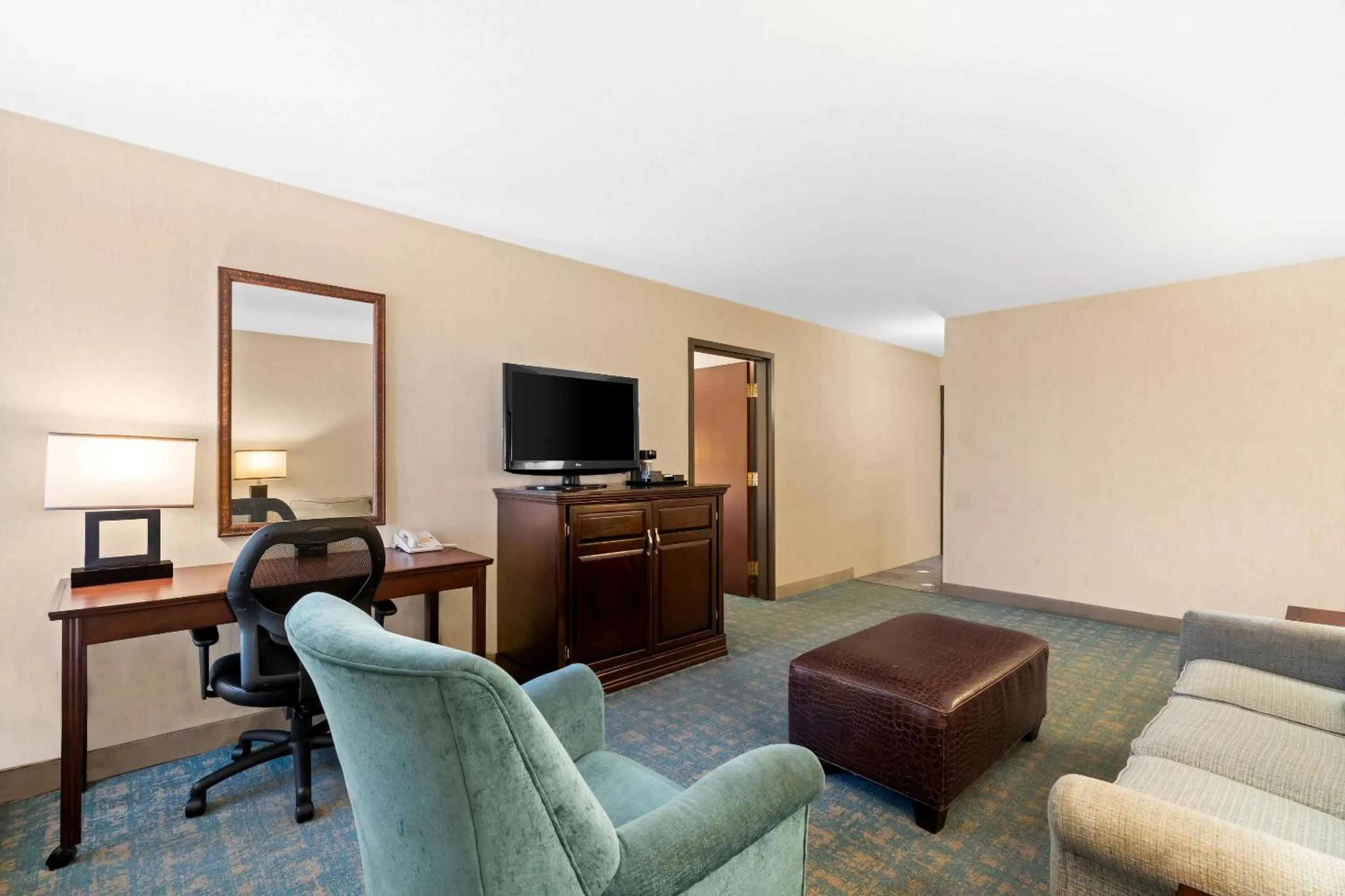 Bedroom in Prado Hotel by Choice Hotels