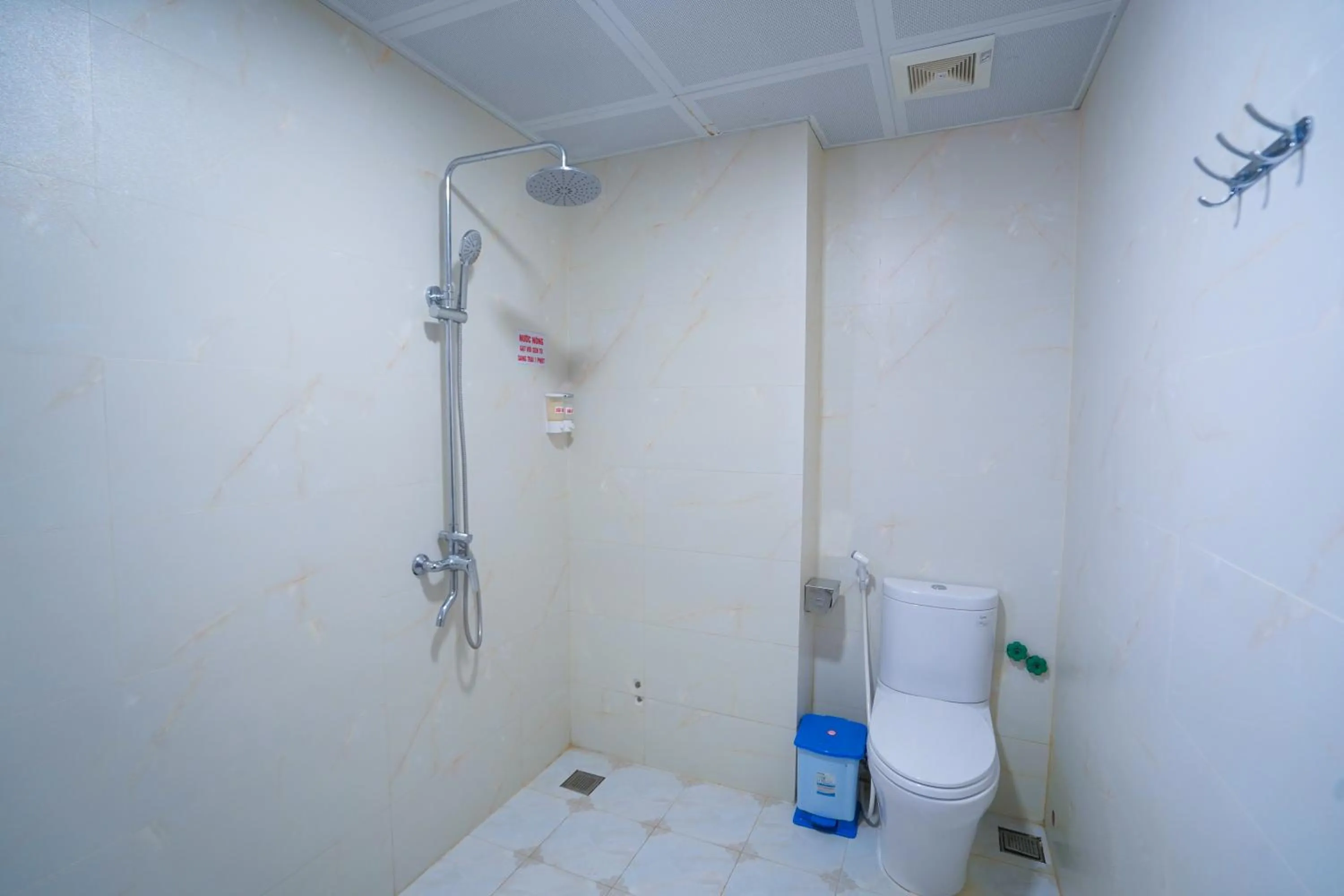 Bathroom in Osaka Ha Long Hotel