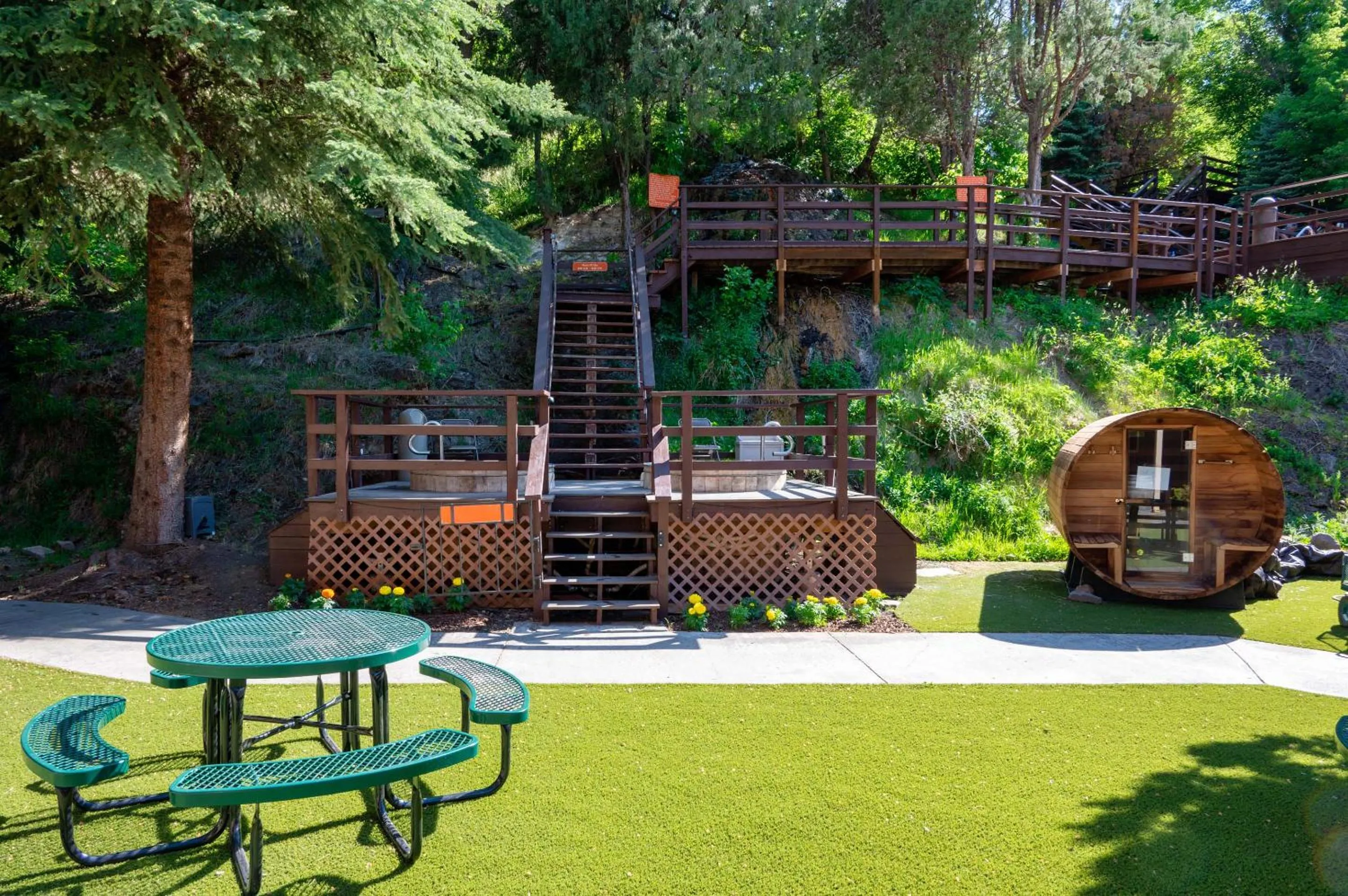 Patio in Box Canyon Lodge and Hot Springs