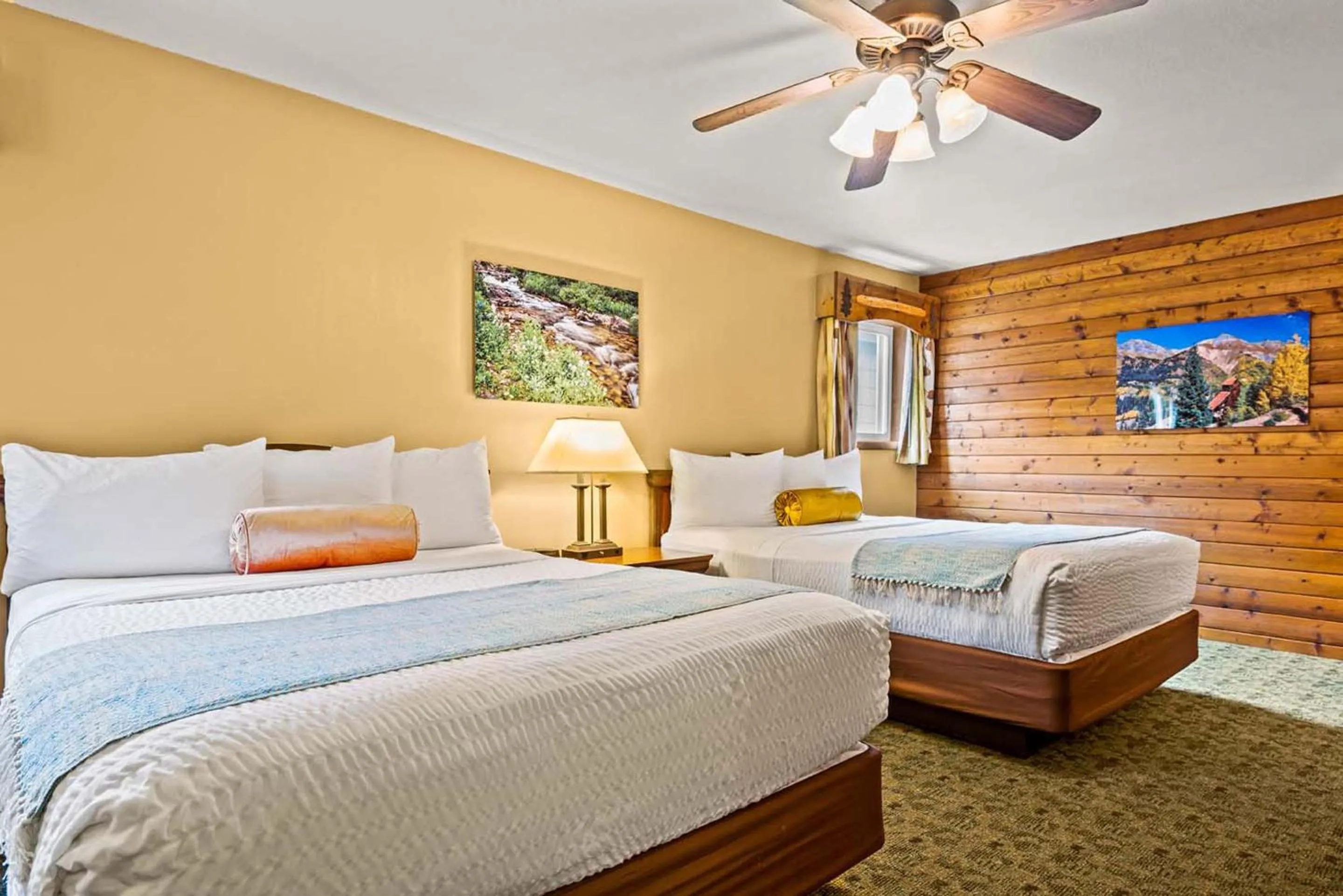 Bedroom, Bed in Box Canyon Lodge and Hot Springs